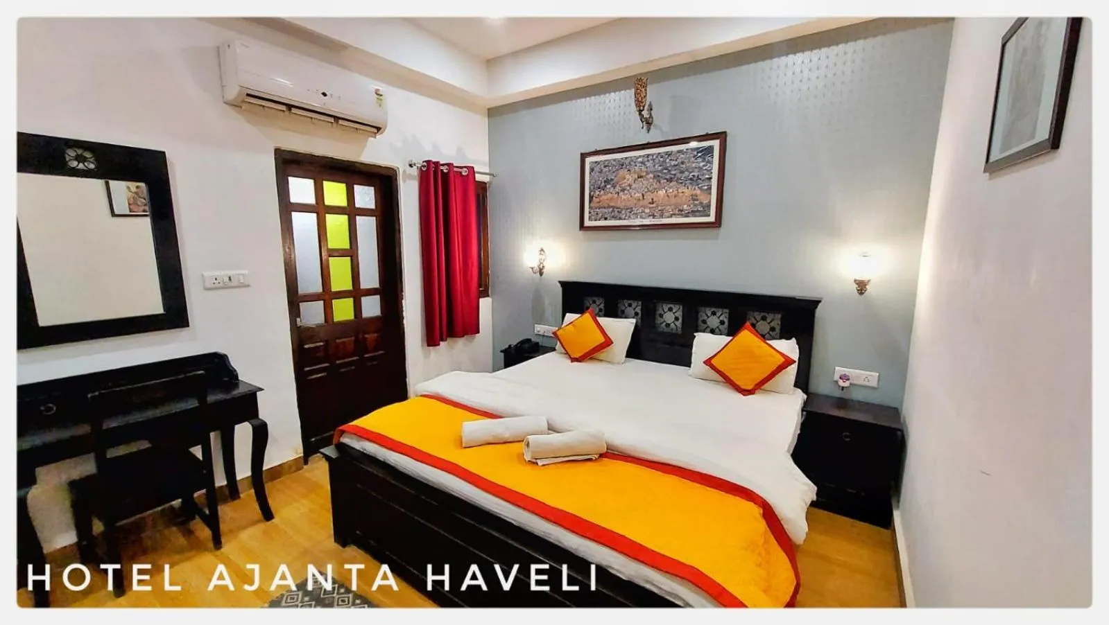 room service, Bed in Hotel Ajanta Haveli
