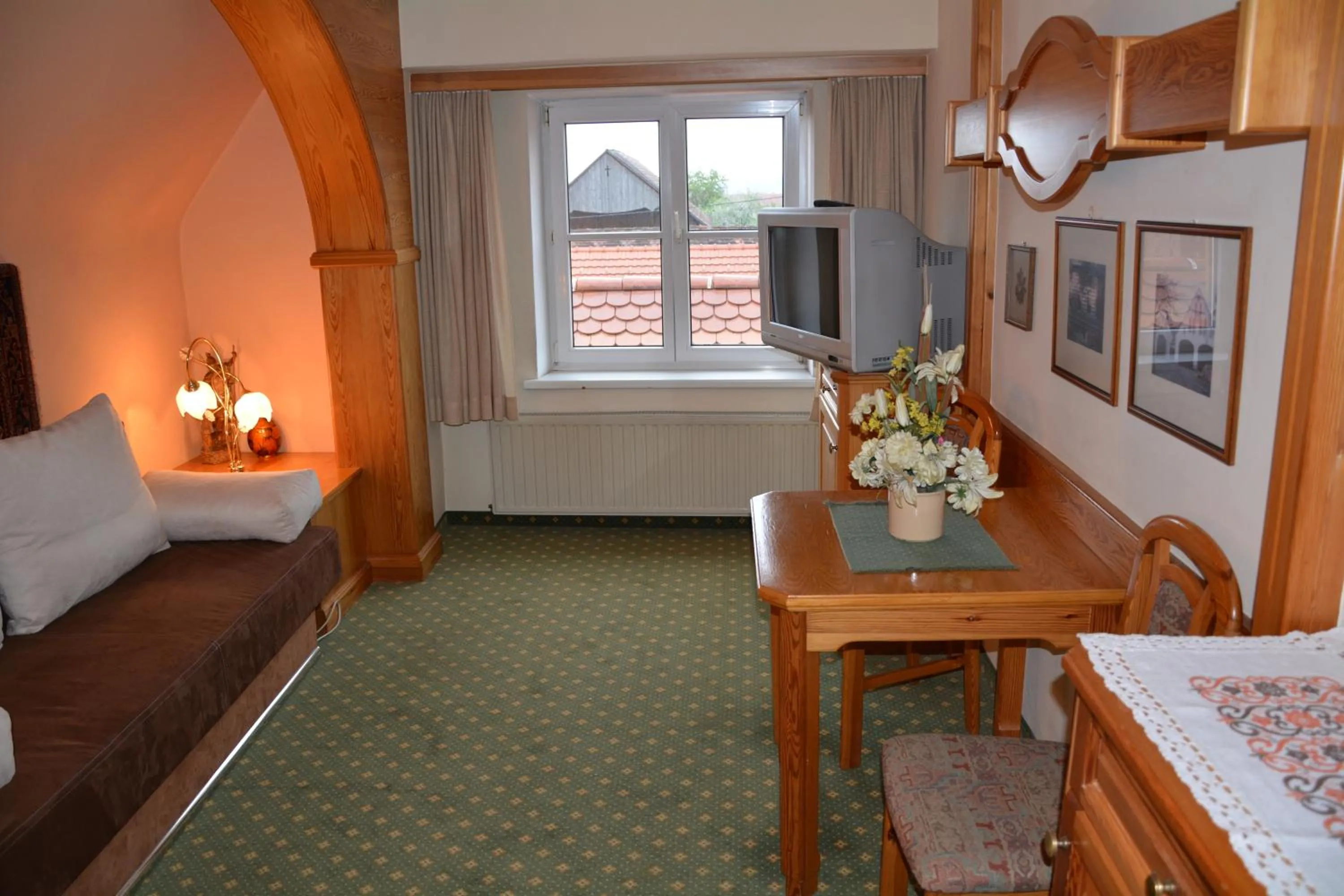 TV and multimedia, Bed in Hotel-Restaurant Fischer