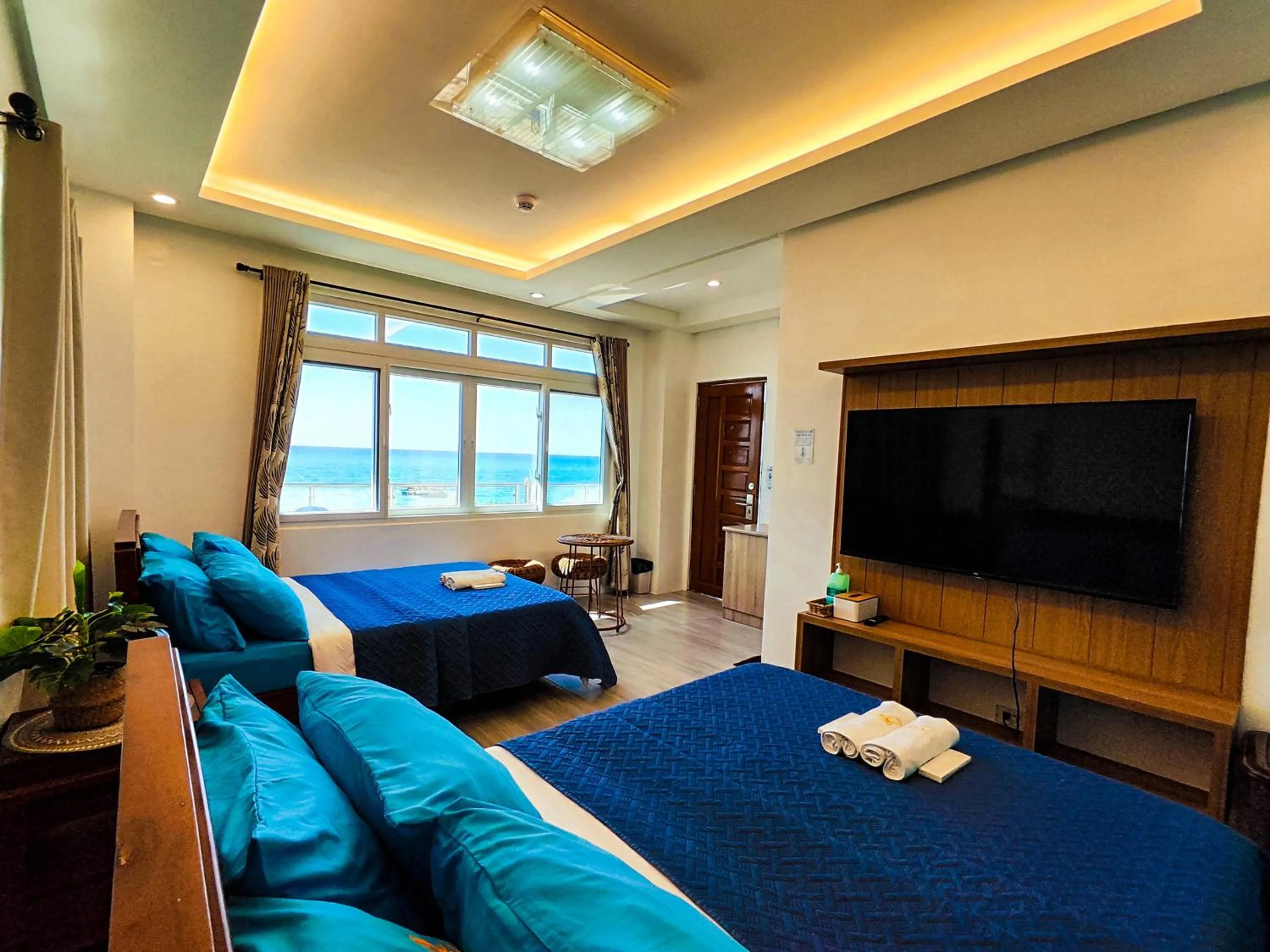 Photo of the whole room, Bed in A&A of the North