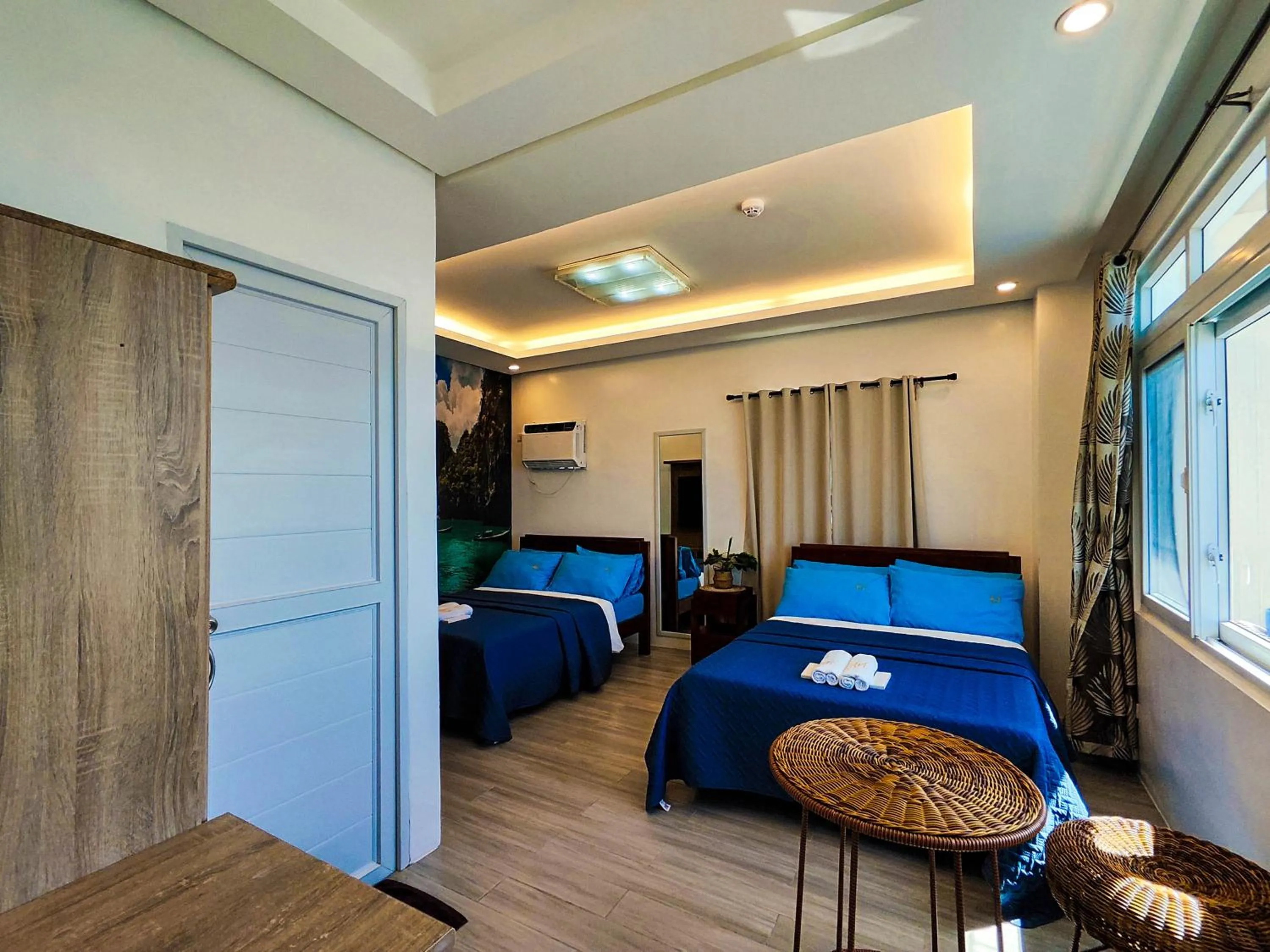 wardrobe, Bed in A&A of the North