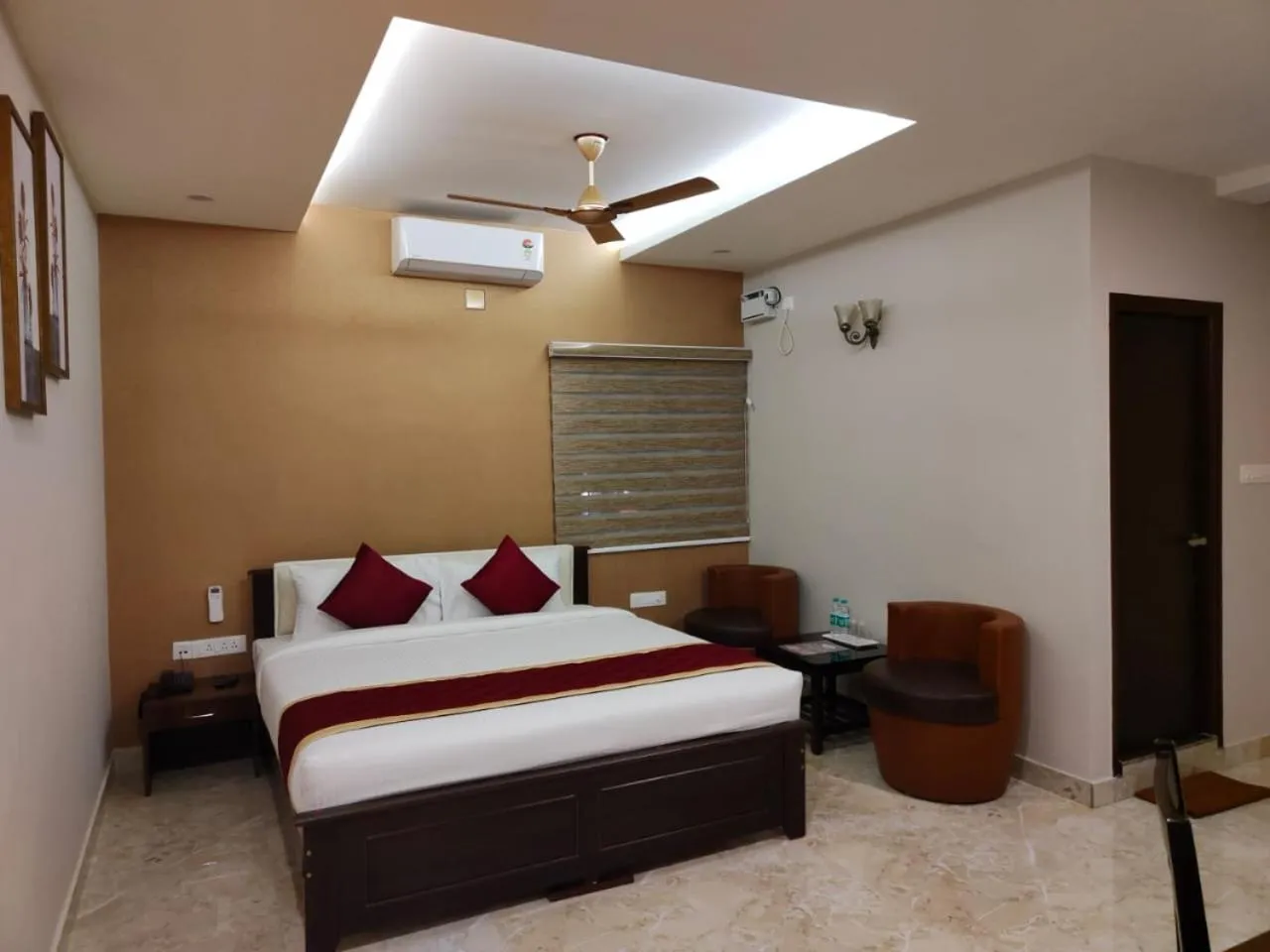 Bedroom, Bed in Eshanya Comforts