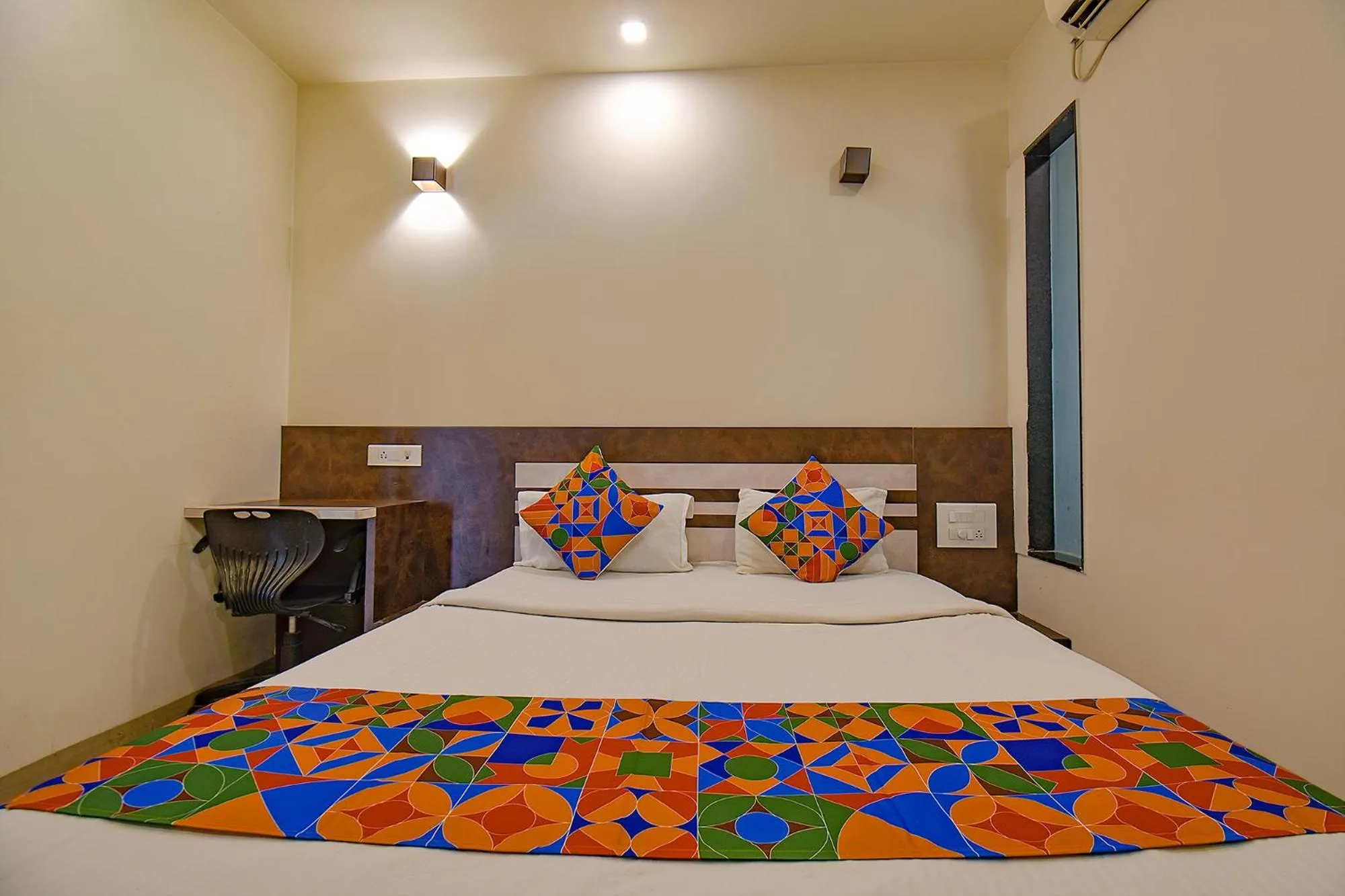 Bed in FabHotel Royce Studio Apartments - Nr Pune International Airport