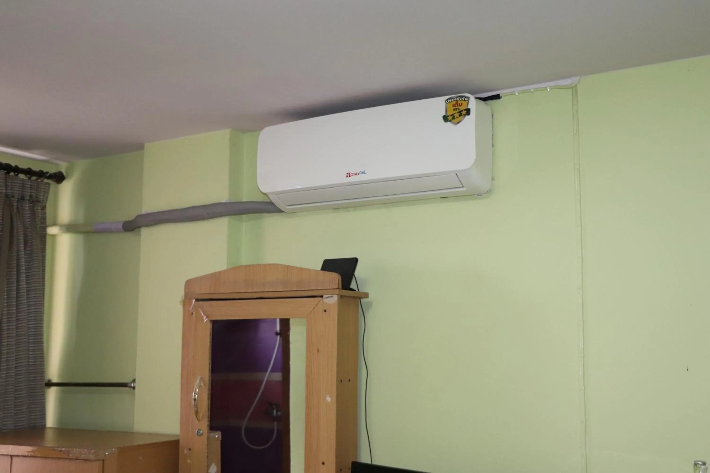 Bedroom in OYO 75408 Tipsiri Place