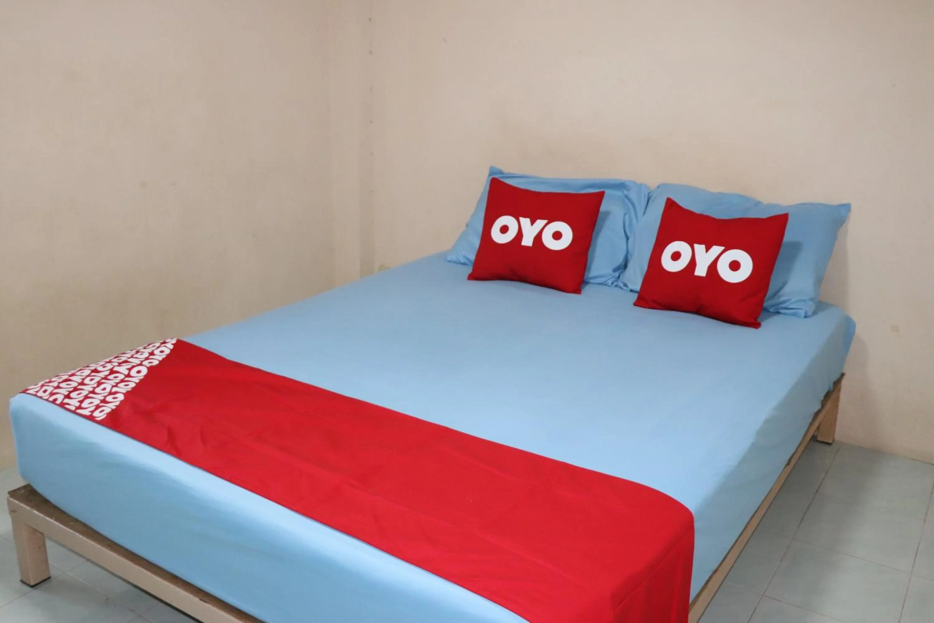 Bedroom in OYO 75408 Tipsiri Place