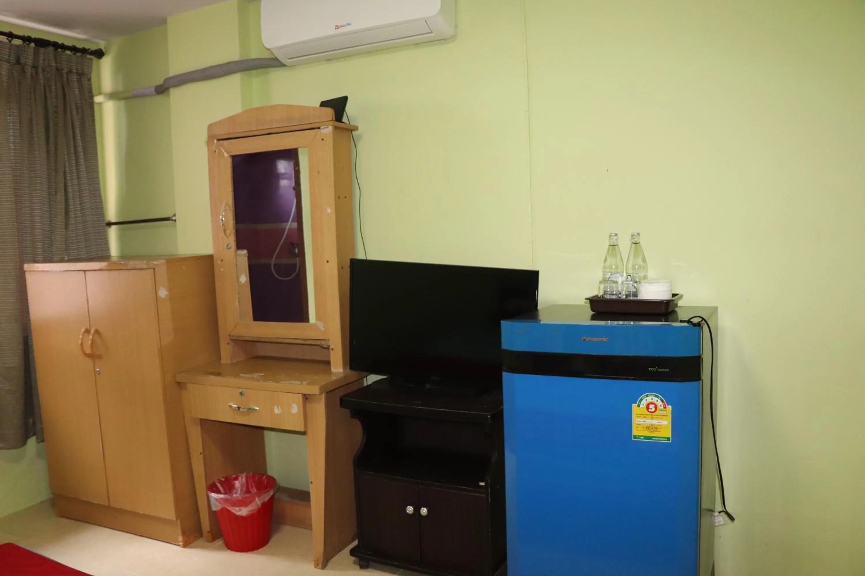 Bedroom in OYO 75408 Tipsiri Place