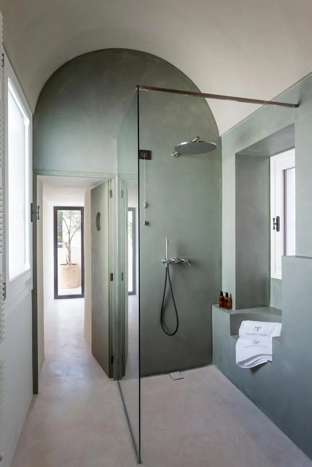 Shower, Bed in Palazzo Tafuri Boutique Hotel