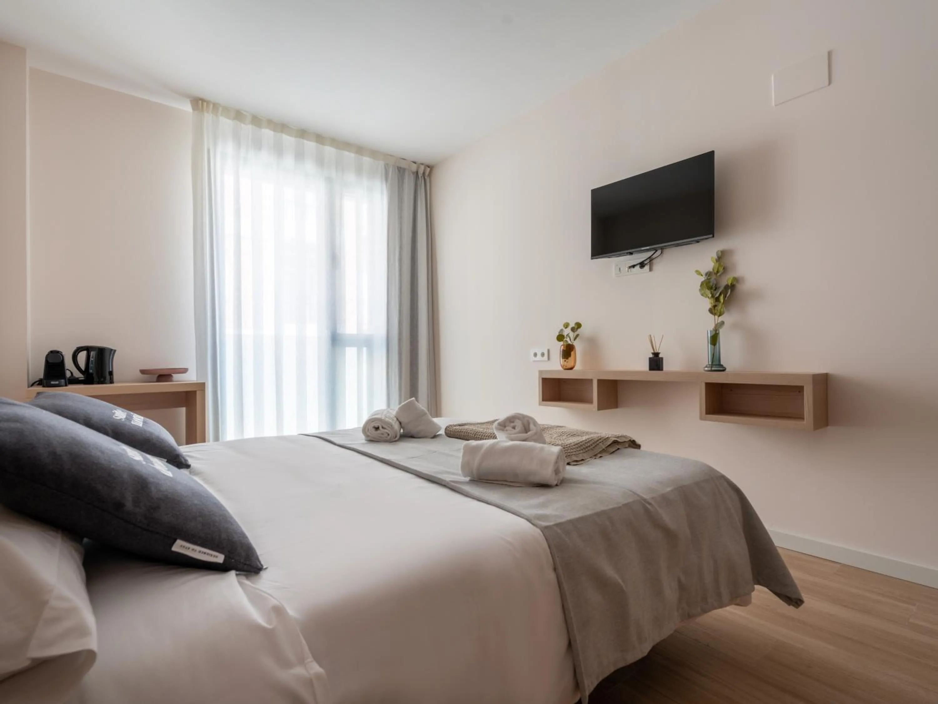 Bed in Limehome Barcelona Carrer de Besalú 82