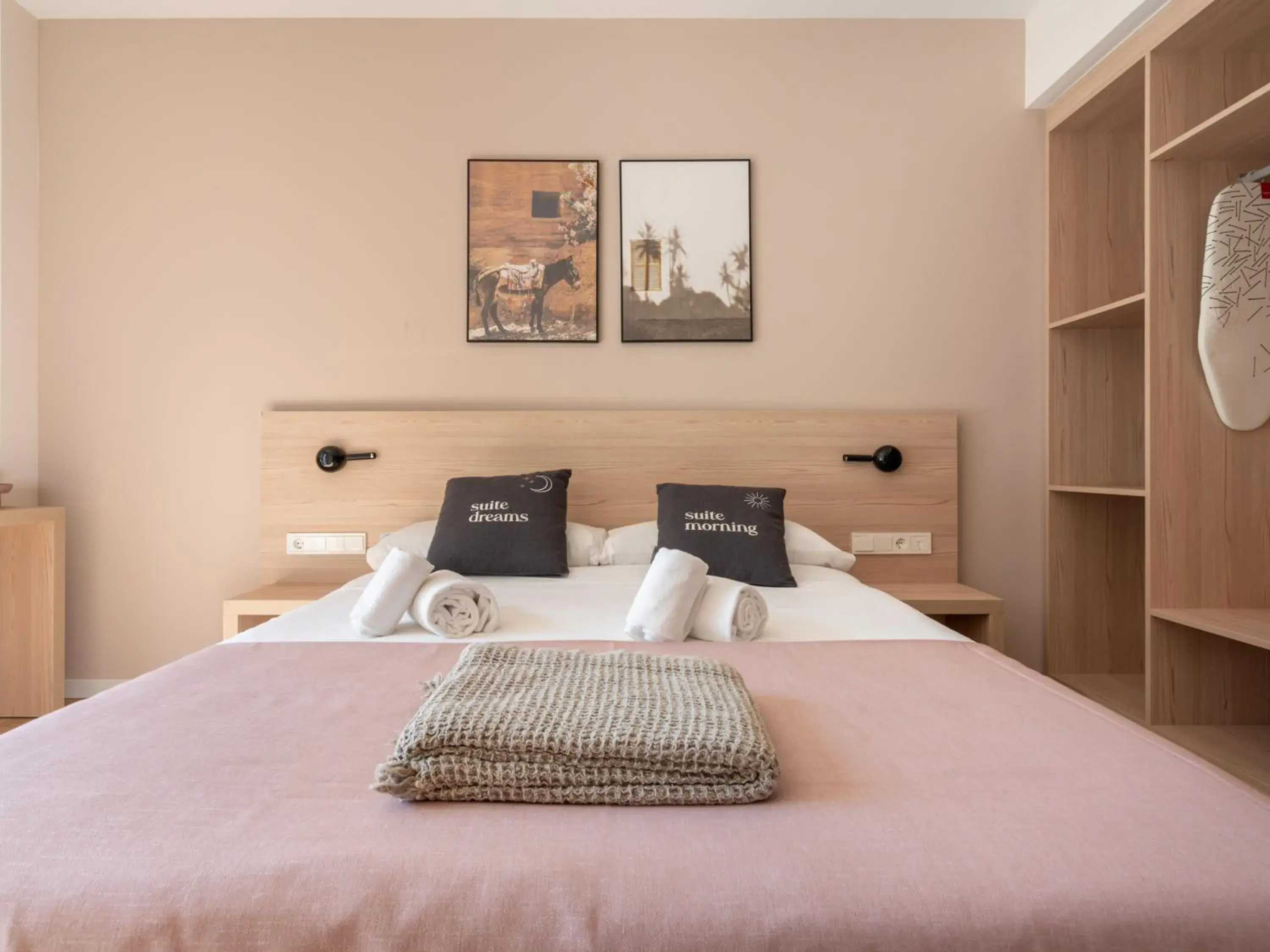 Double Room with Balcony in Limehome Barcelona Carrer de Besalú 82 Double Room with Balcony in Limehome Barcelona Carrer de Besalú 82