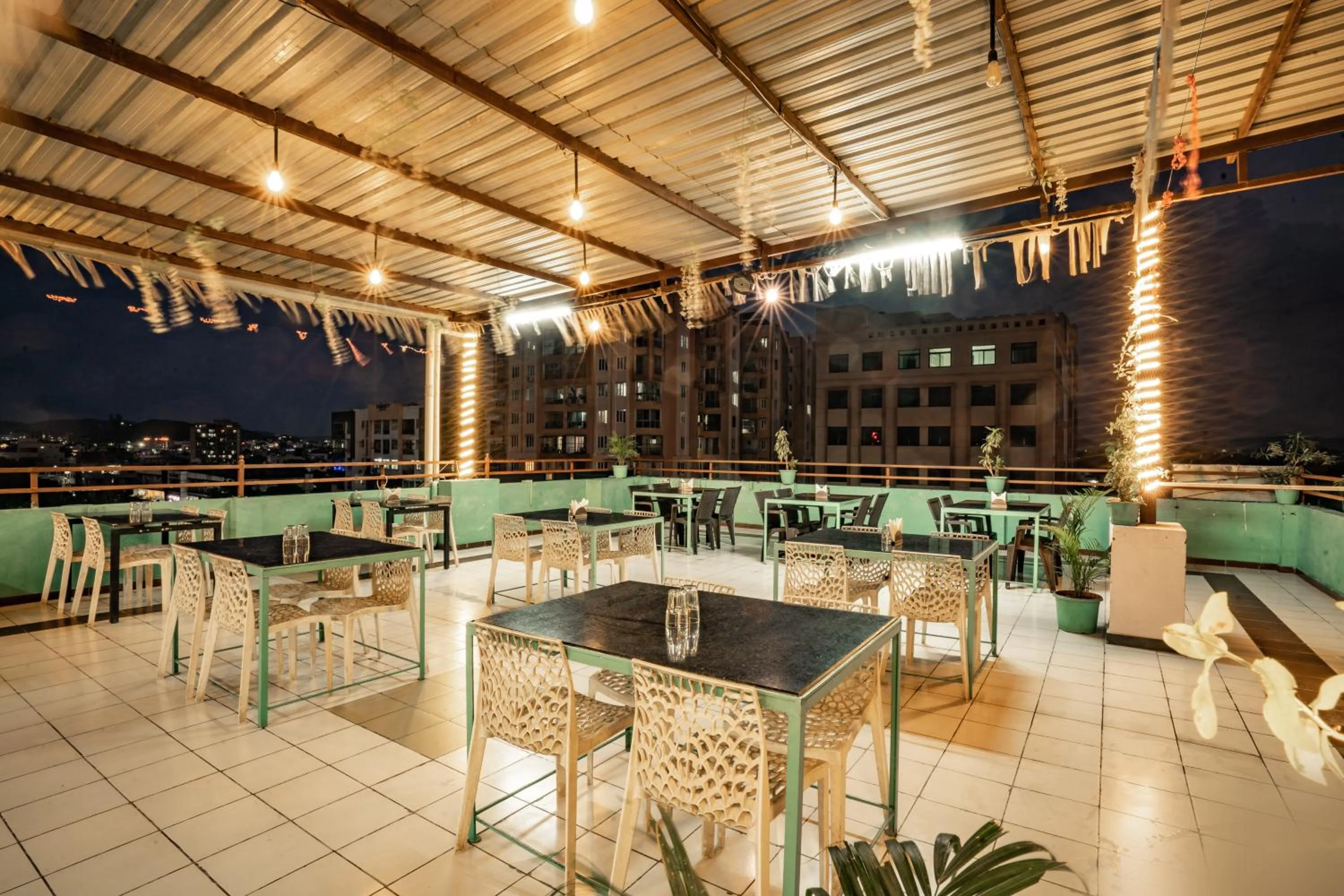 Restaurant/places to eat in Hotel Naman