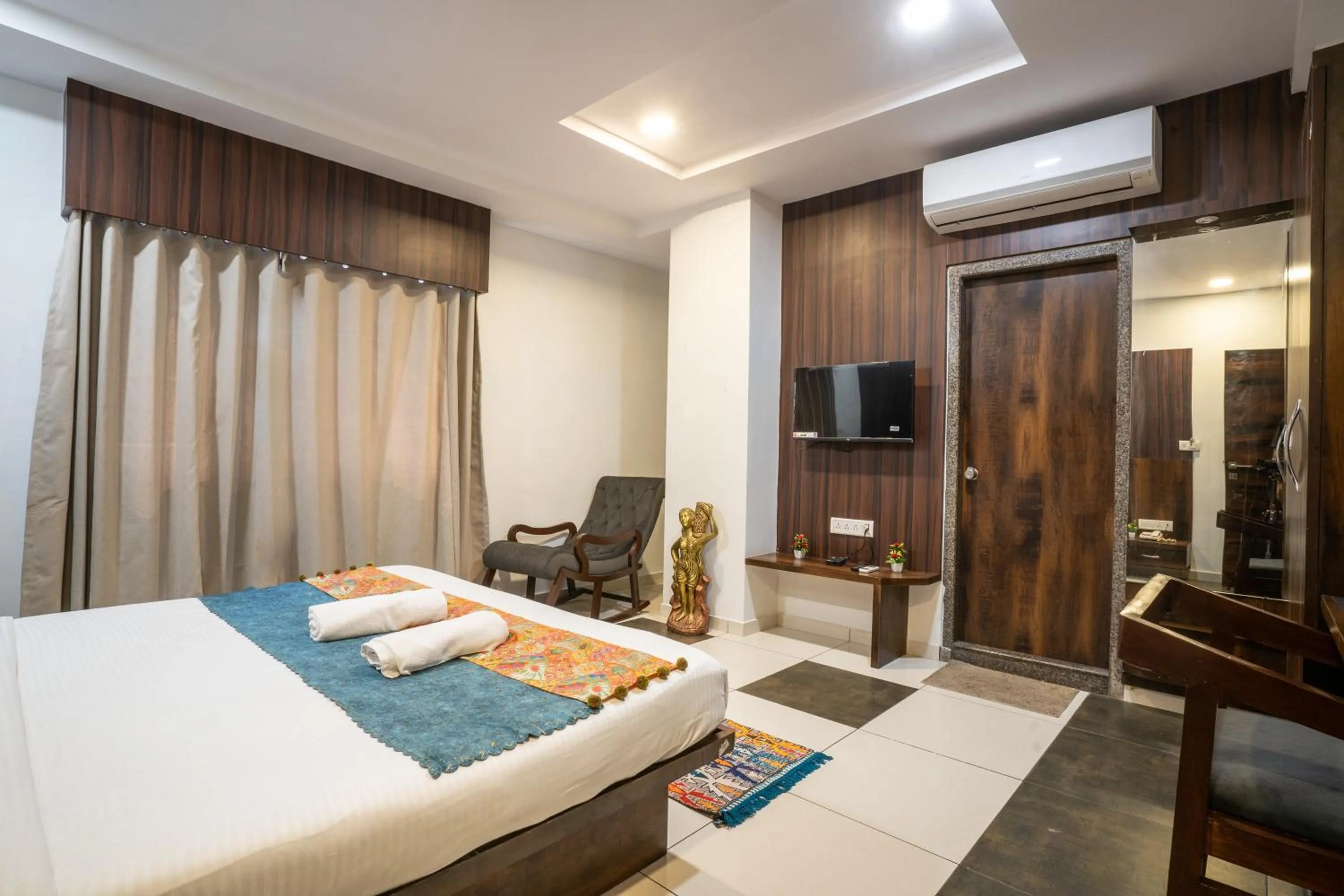 TV and multimedia, Bed in Hotel Naman