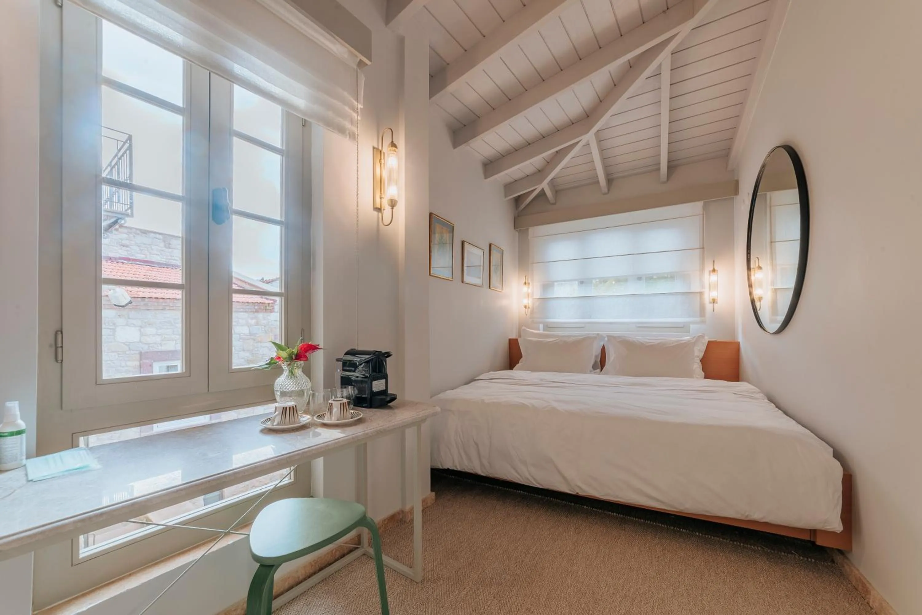 Photo of the whole room, Bed in Karargah Urla