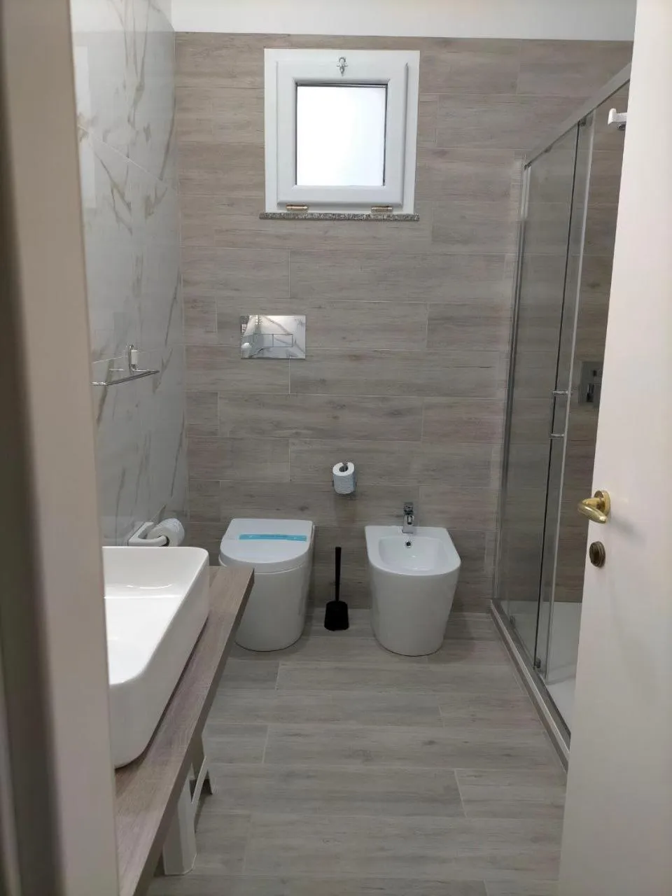 Shower in Leon D'Oro