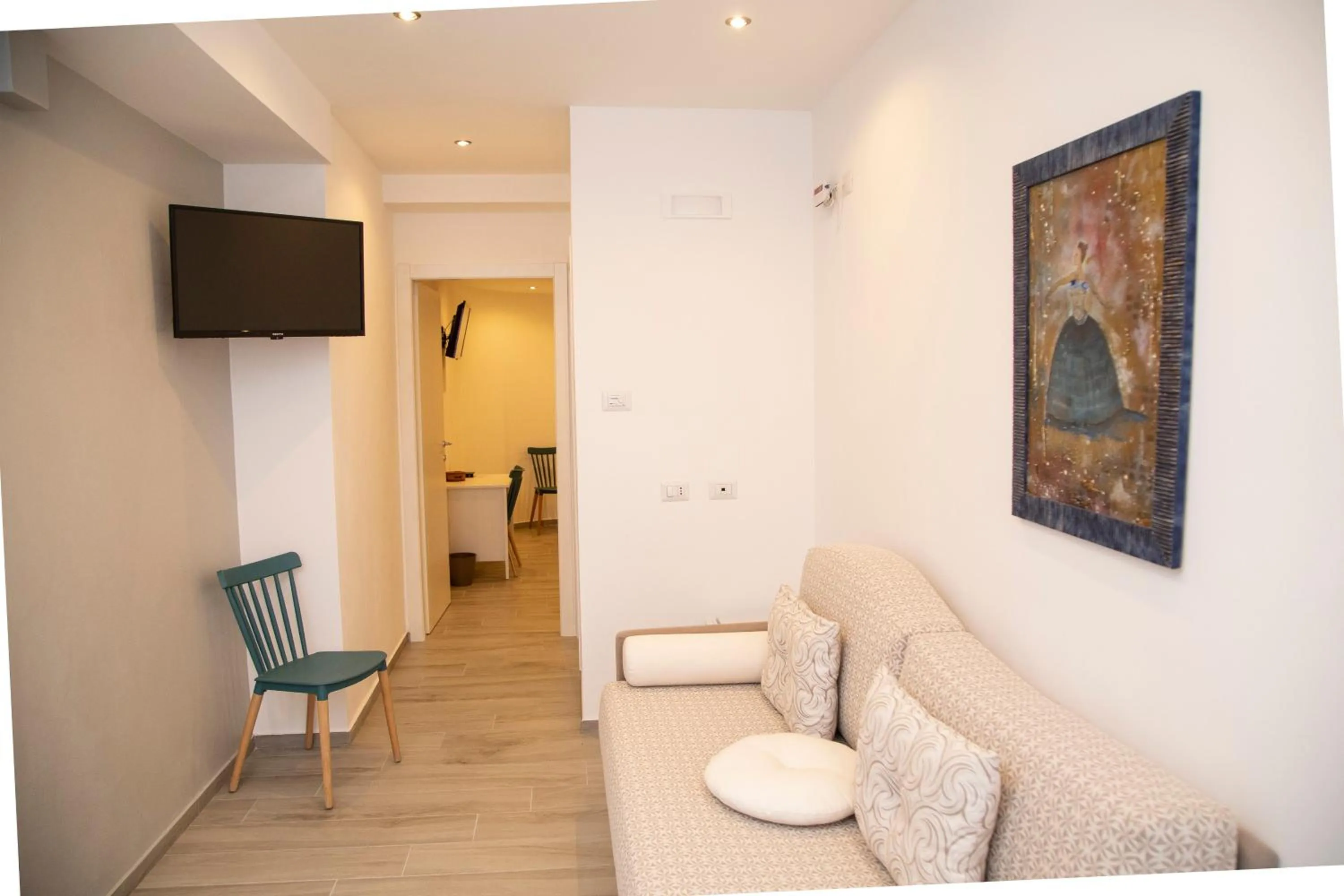 TV and multimedia in Leon D'Oro