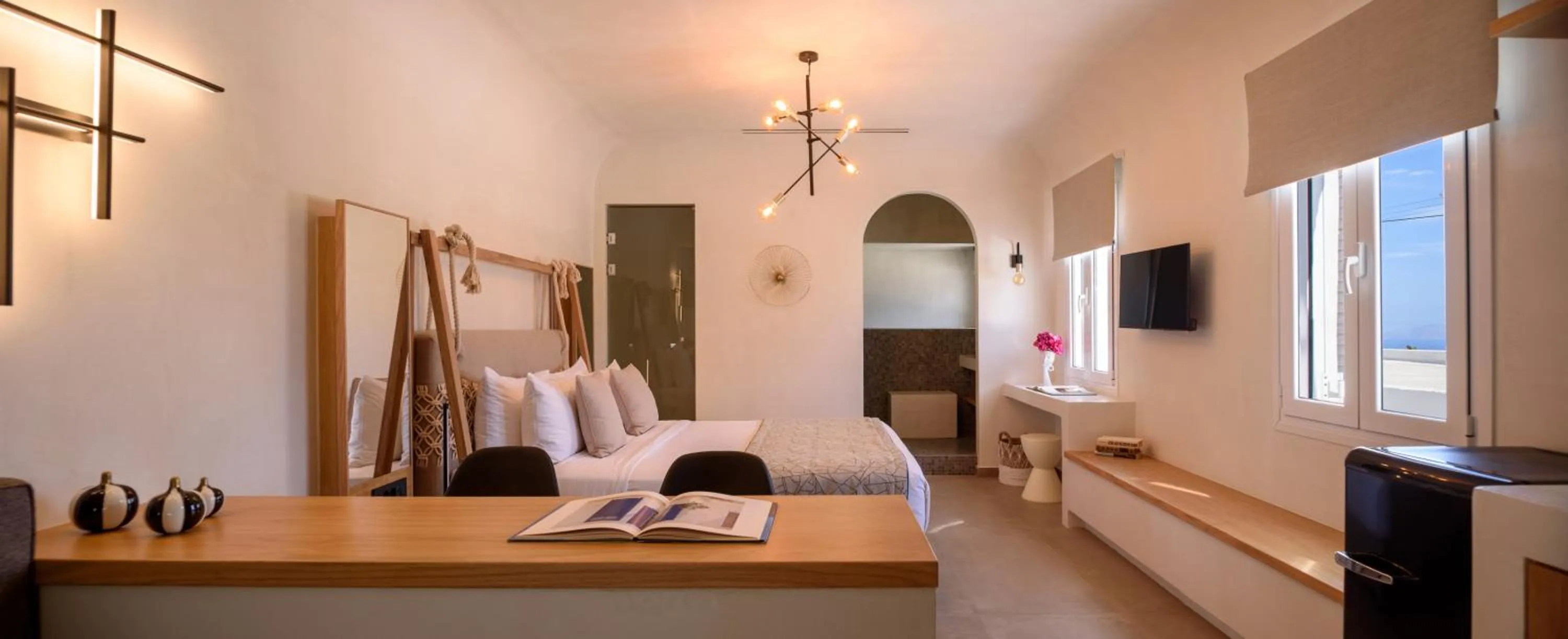 Communal lounge/ TV room, Bed in Centro Suite