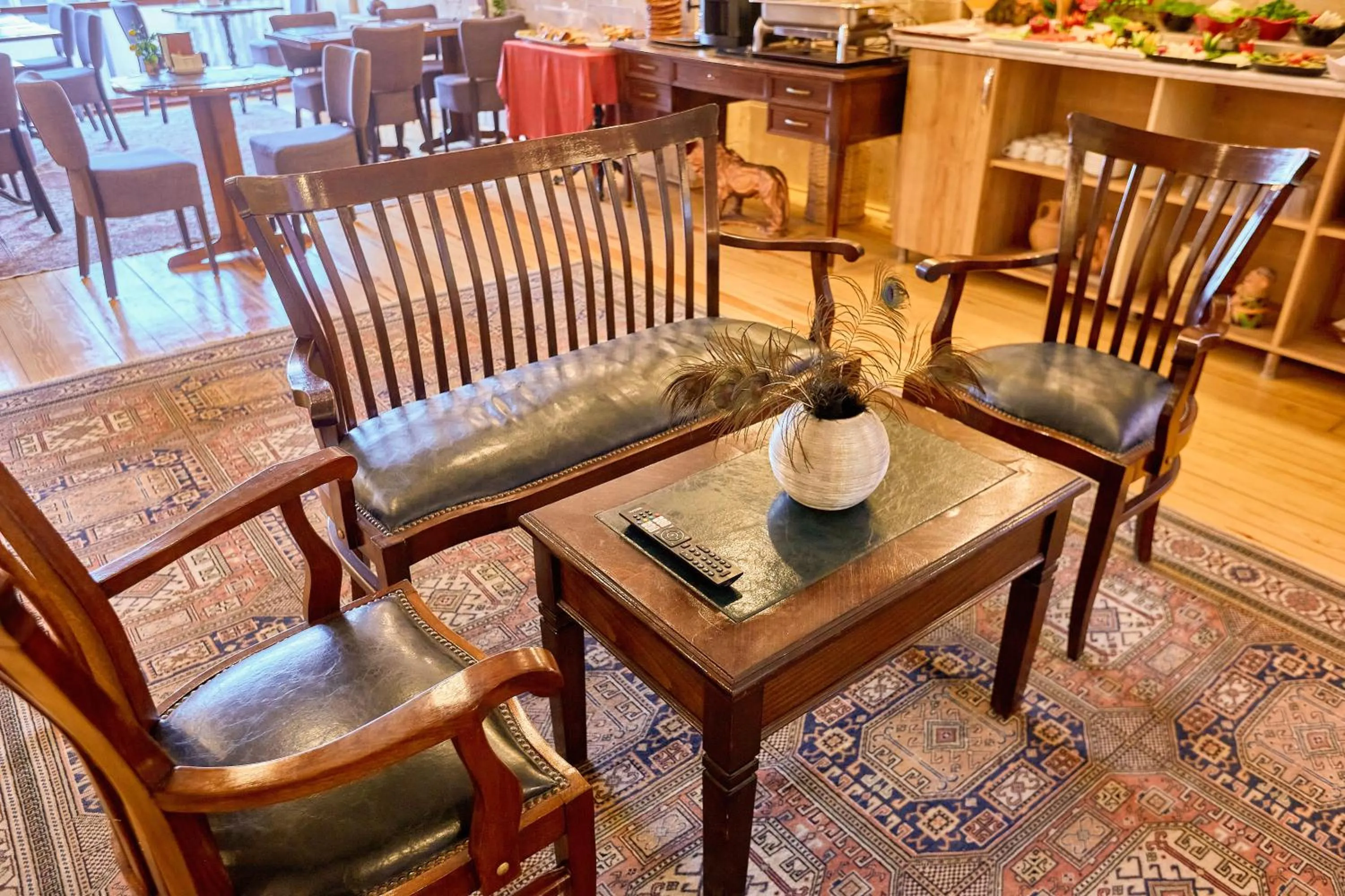 Restaurant/places to eat in Ardey Hotel