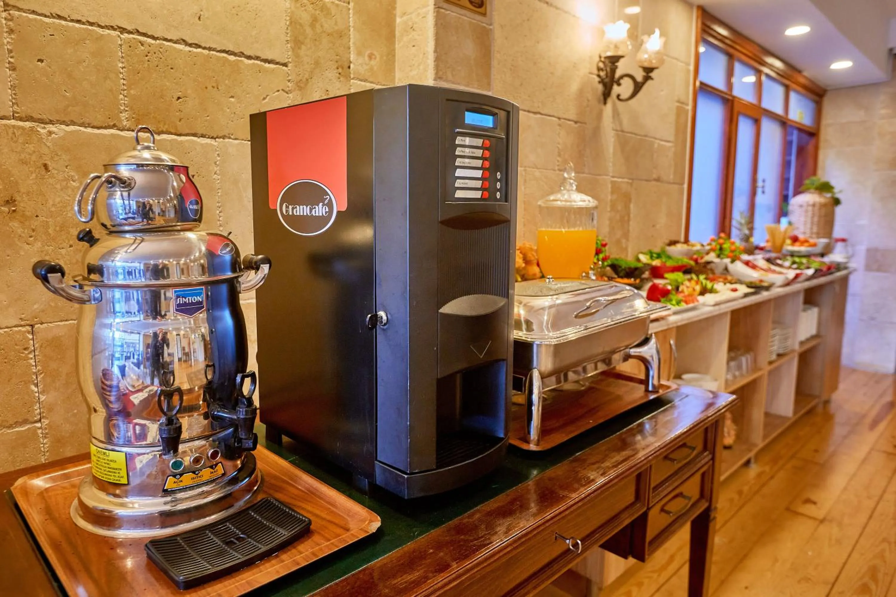 Restaurant/places to eat in Ardey Hotel