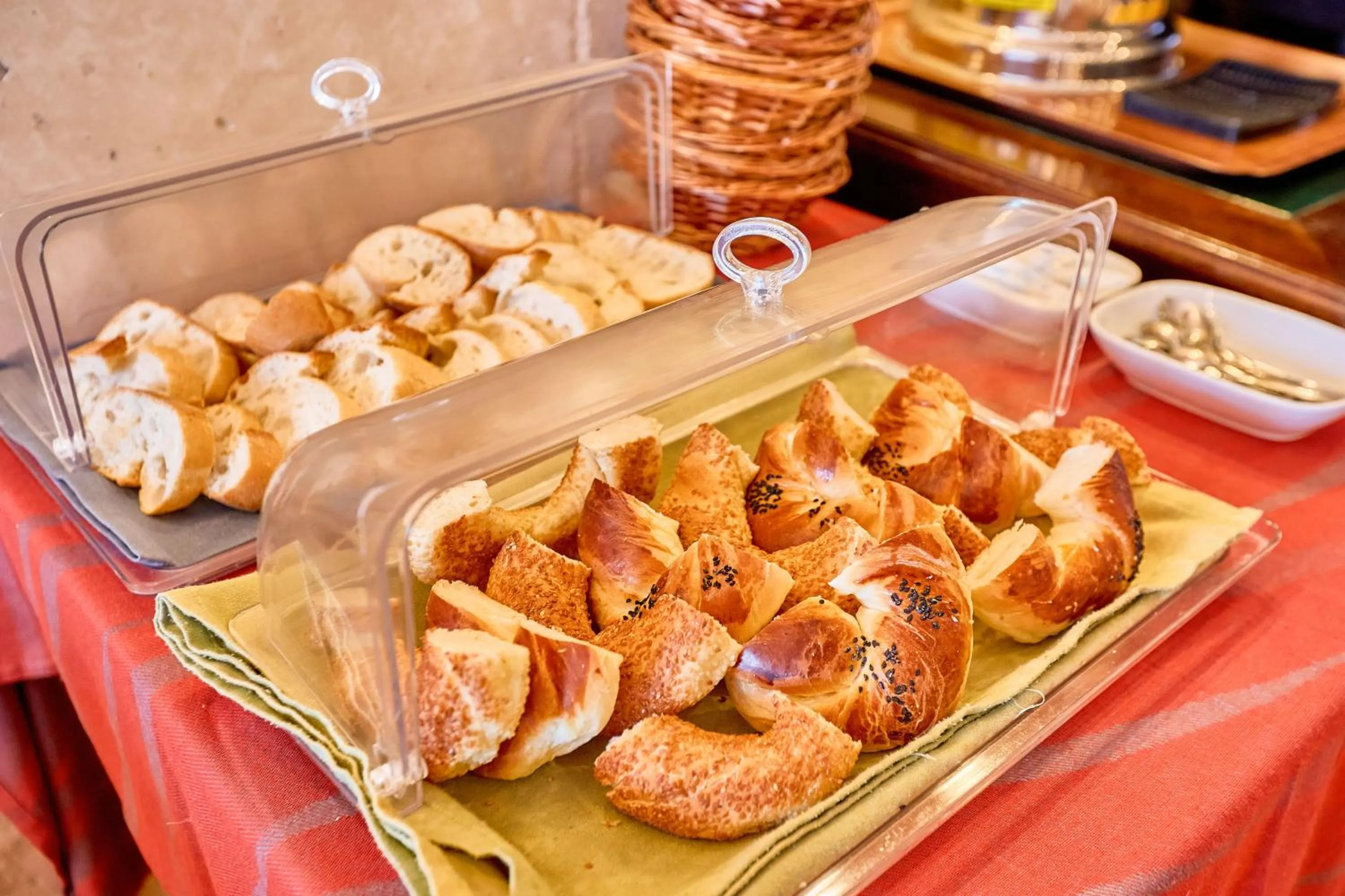 Restaurant/places to eat in Ardey Hotel