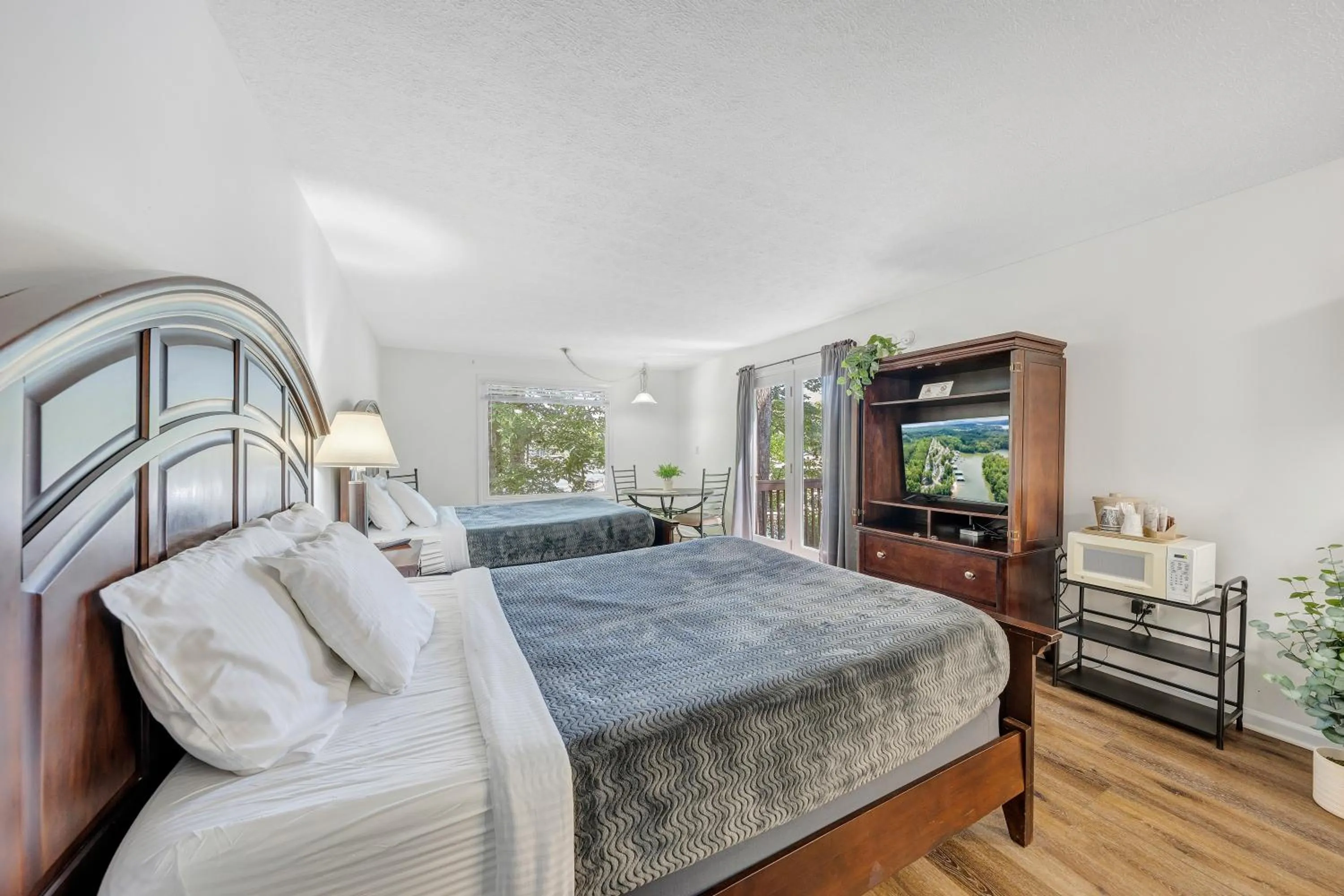 Bedroom, Bed in Halesford Harbour Resort - Smith Mountain Lake