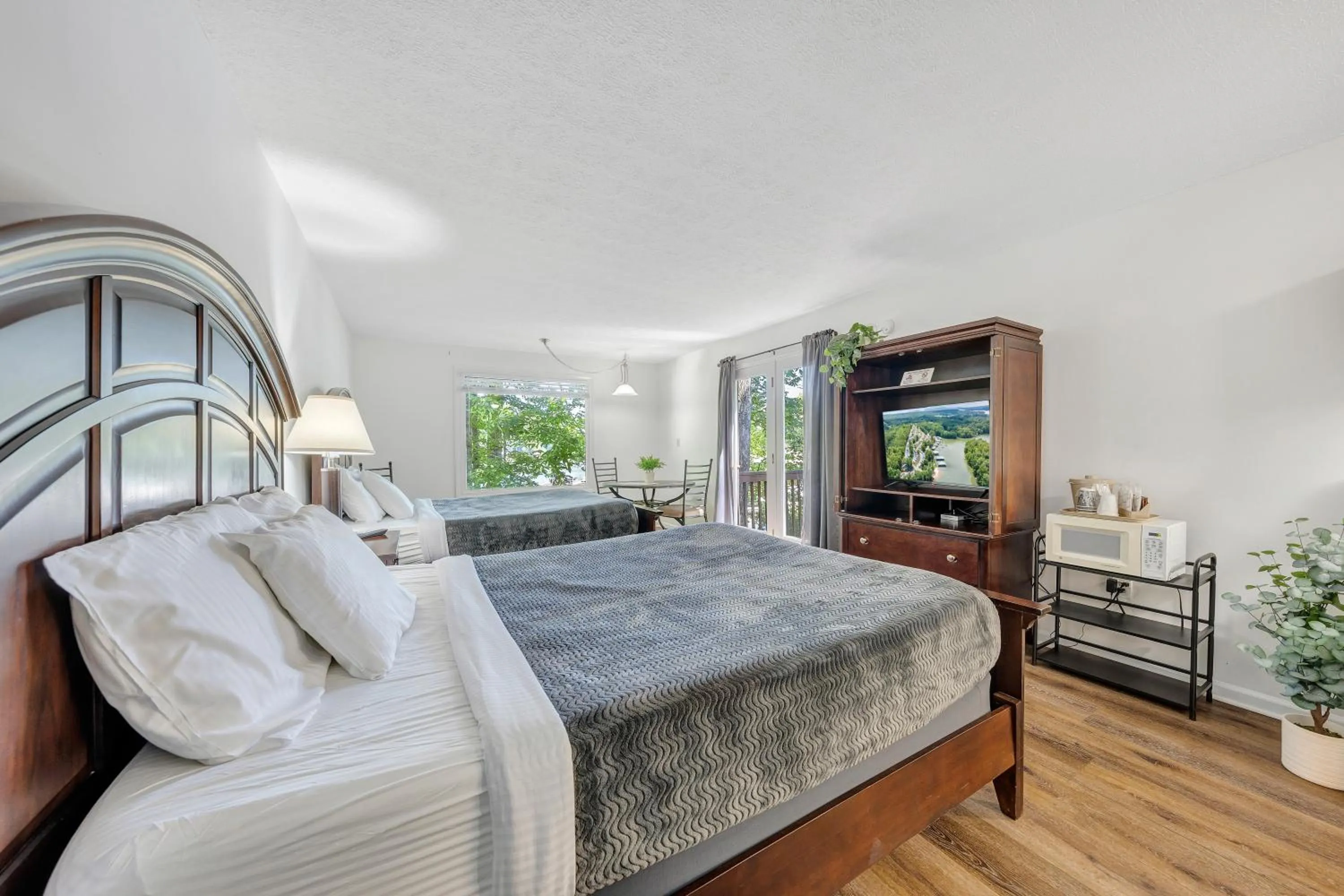 Bedroom, Bed in Halesford Harbour Resort - Smith Mountain Lake