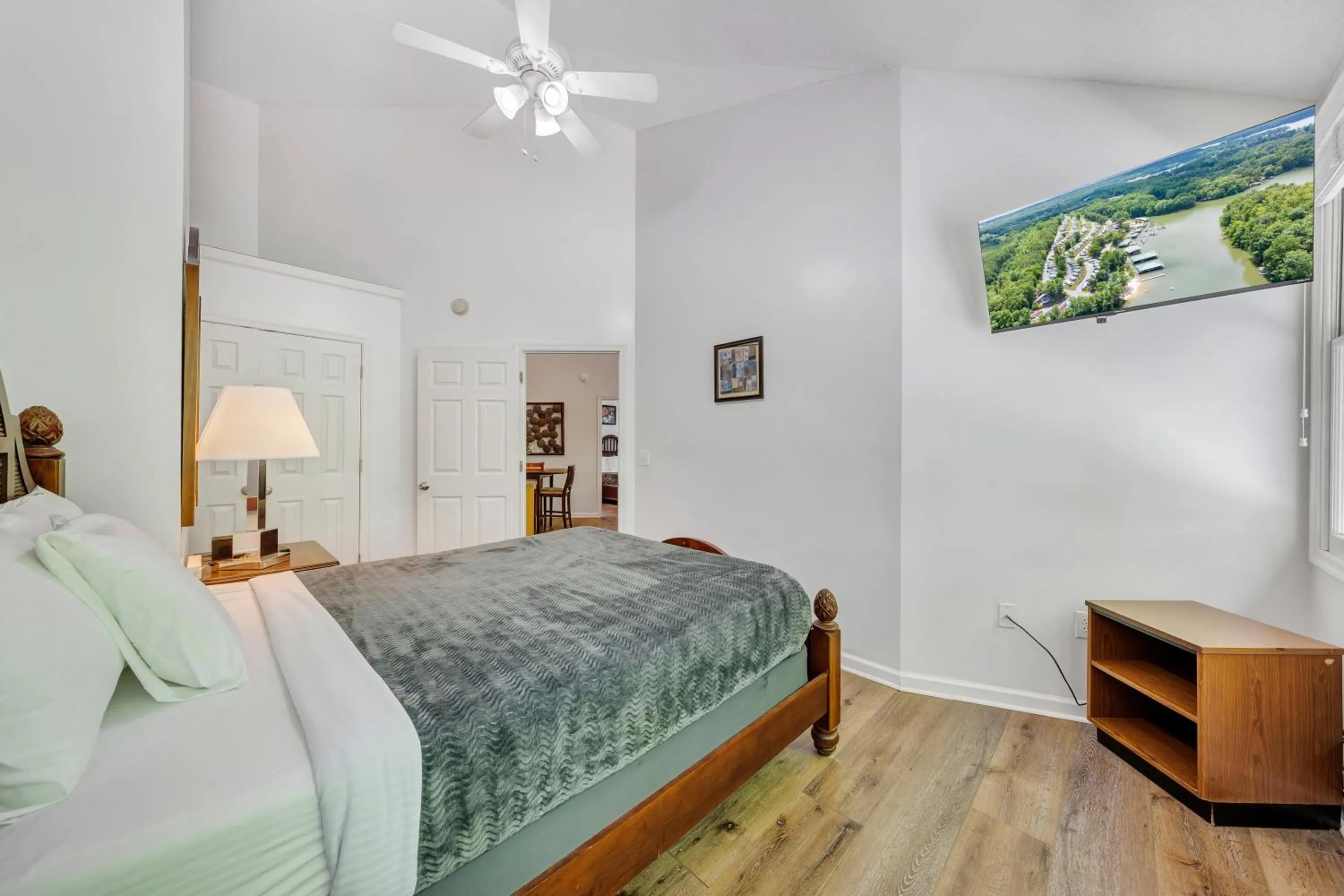 Bedroom, Bed in Halesford Harbour Resort - Smith Mountain Lake