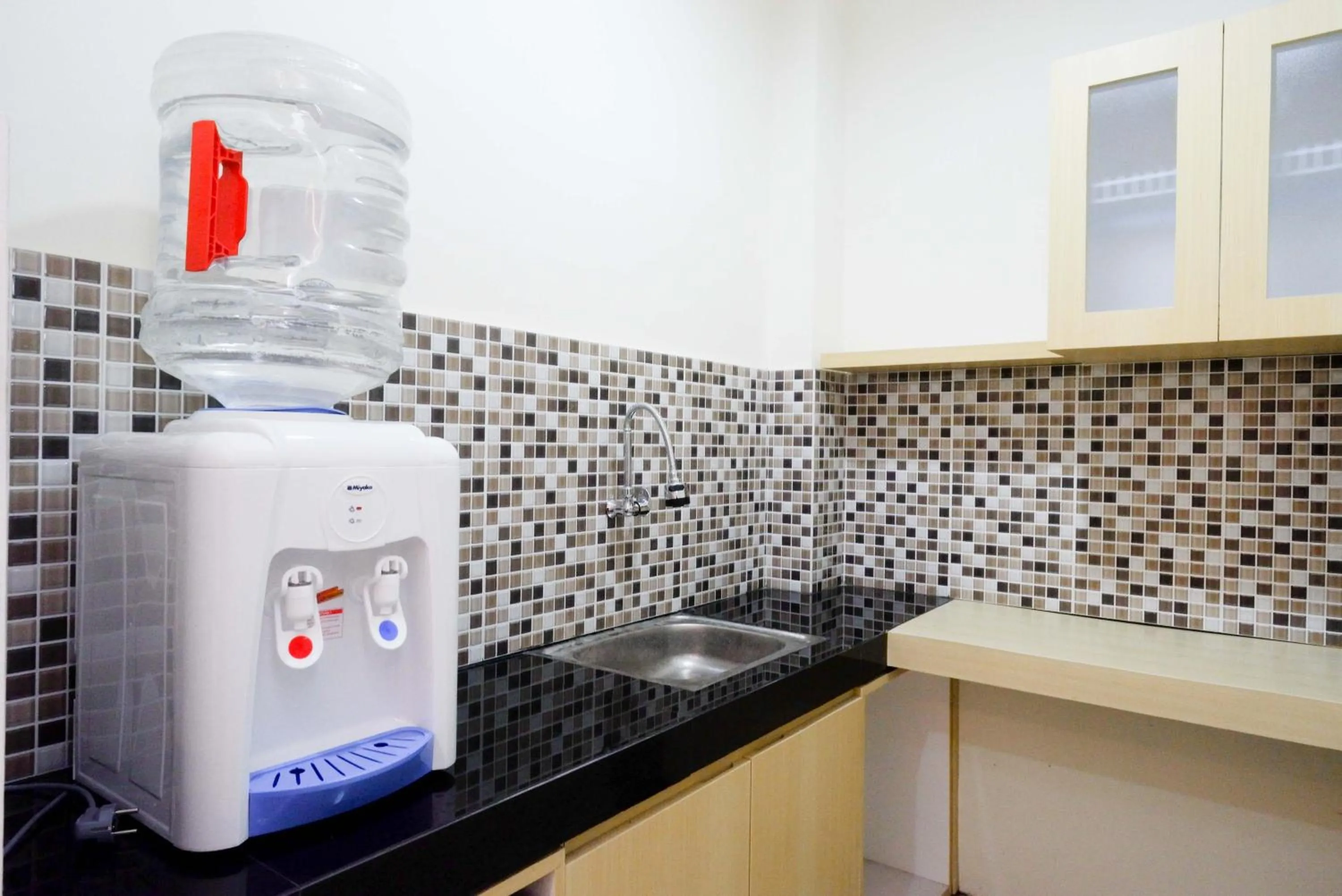 Kitchen or kitchenette in RedDoorz Plus near Pasar Gede Solo