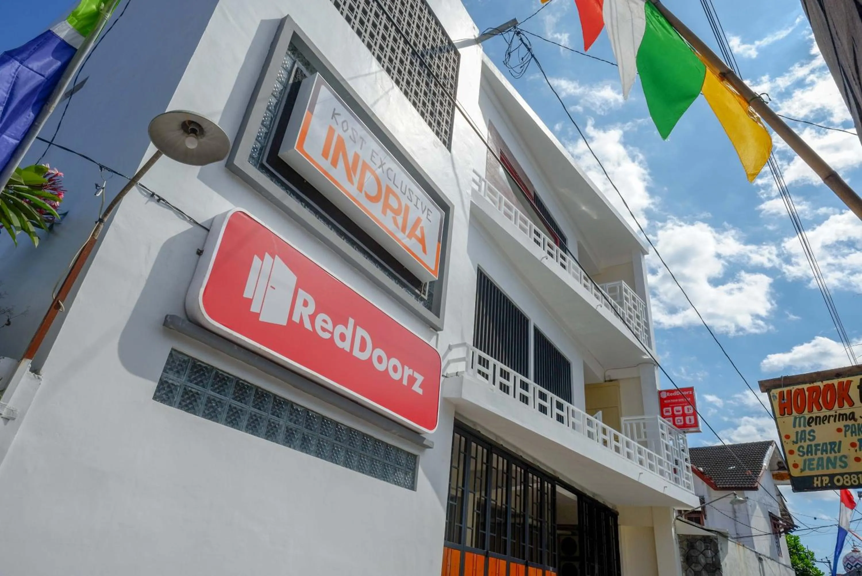 Property building in RedDoorz Plus near Pasar Gede Solo