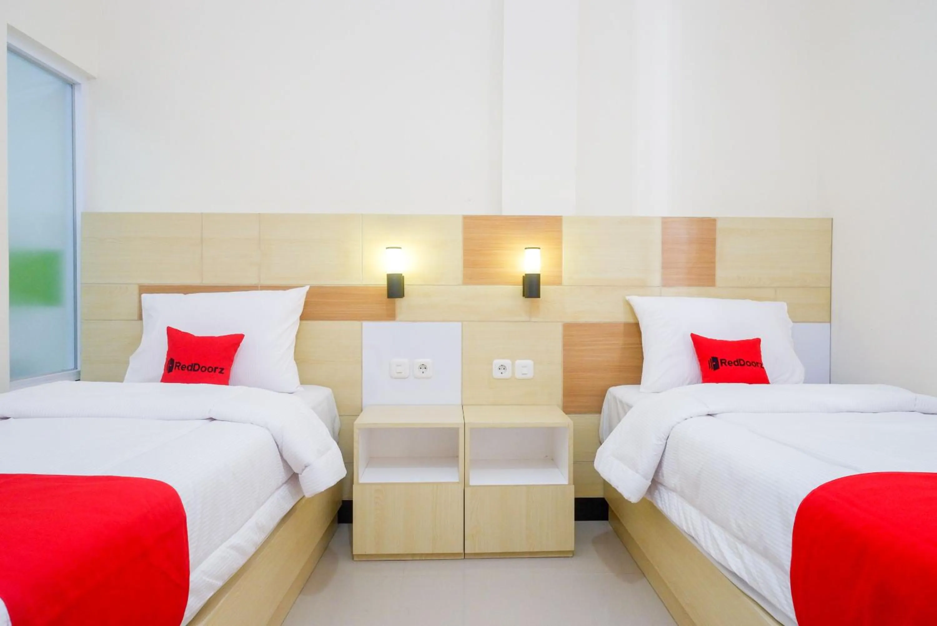 Bedroom, Bed in RedDoorz Plus near Pasar Gede Solo