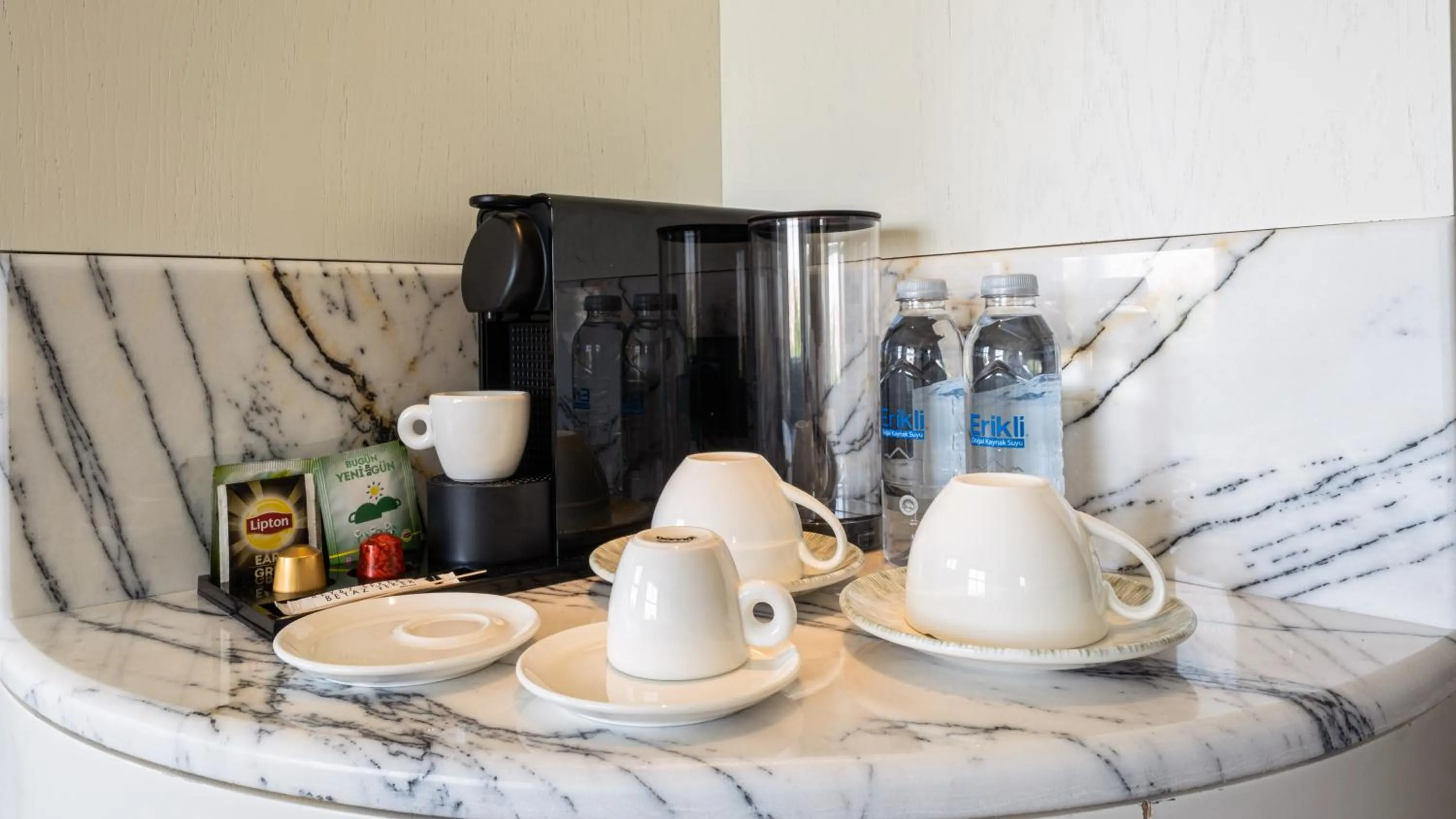 Coffee/tea facilities in The Gift Hotel