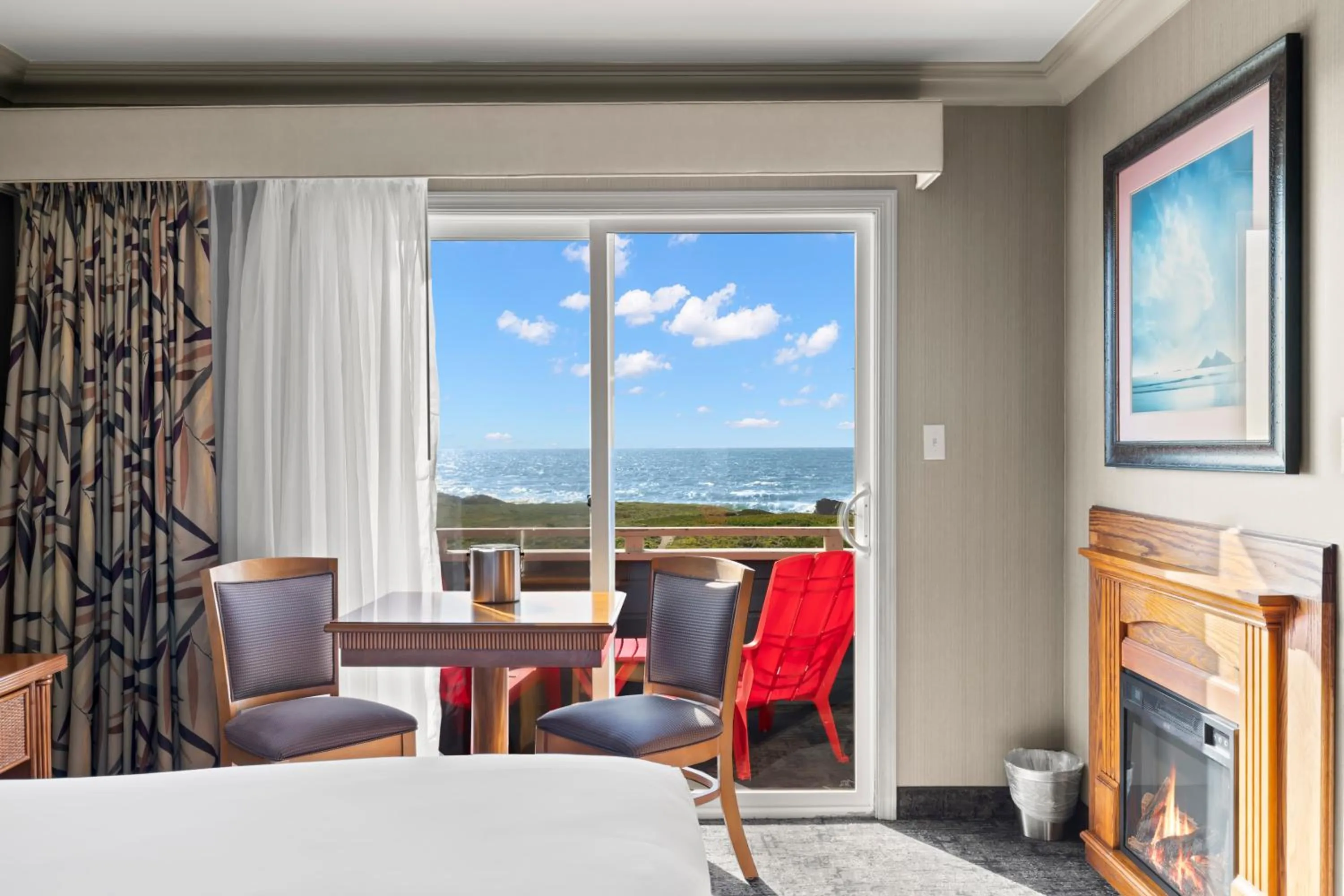 Bed in Surf and Sand Lodge