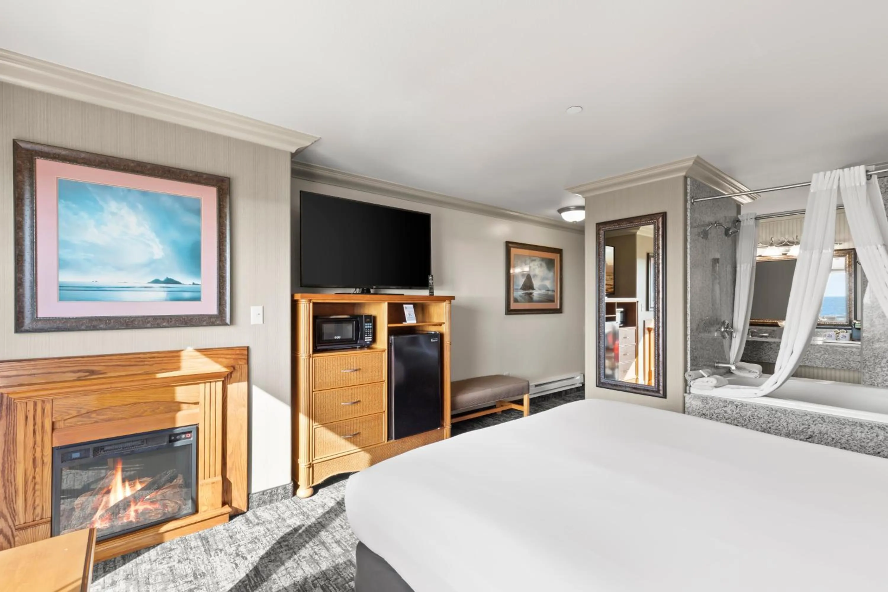 Bed in Surf and Sand Lodge