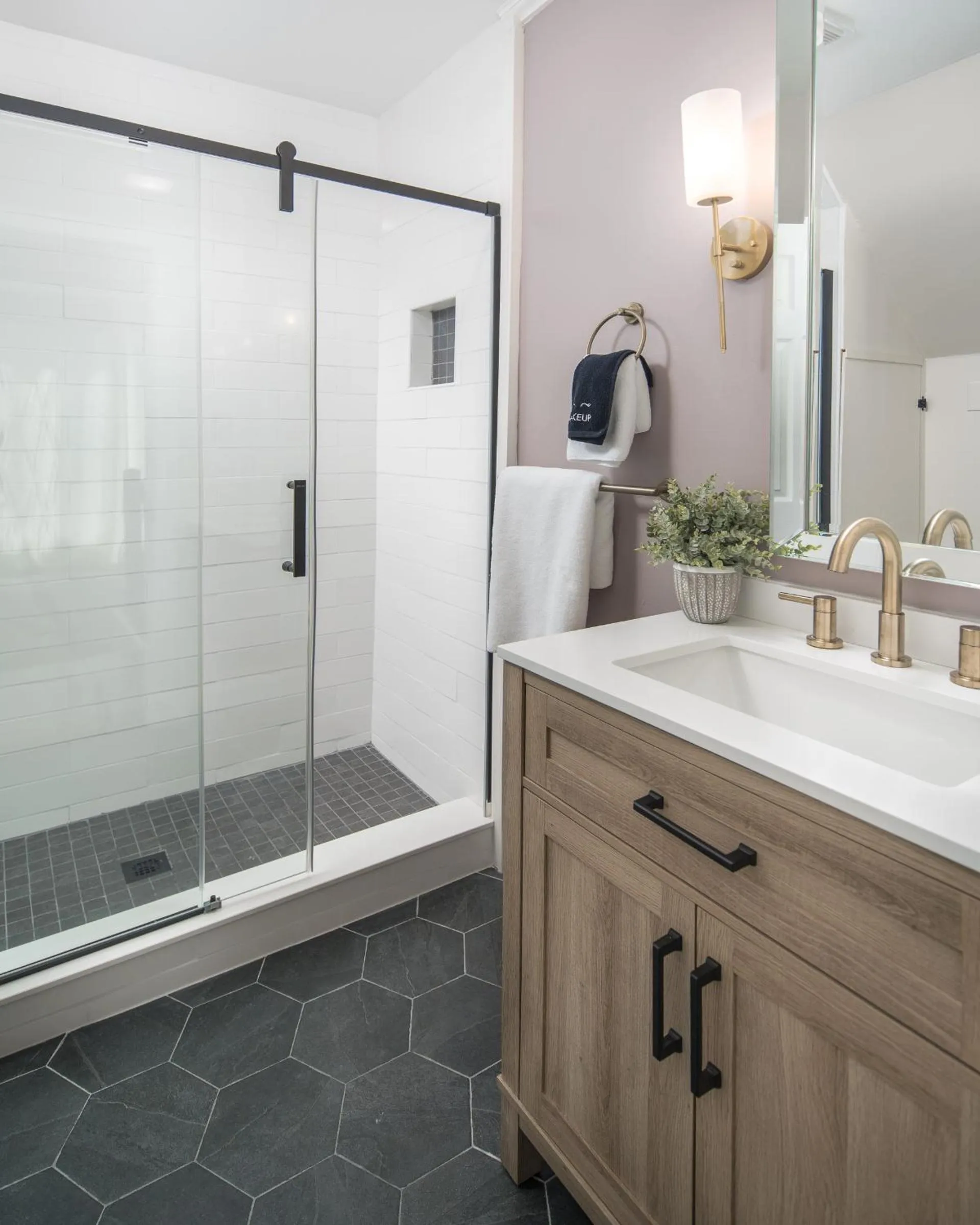 Shower in The Victorian Inn Blowing Rock