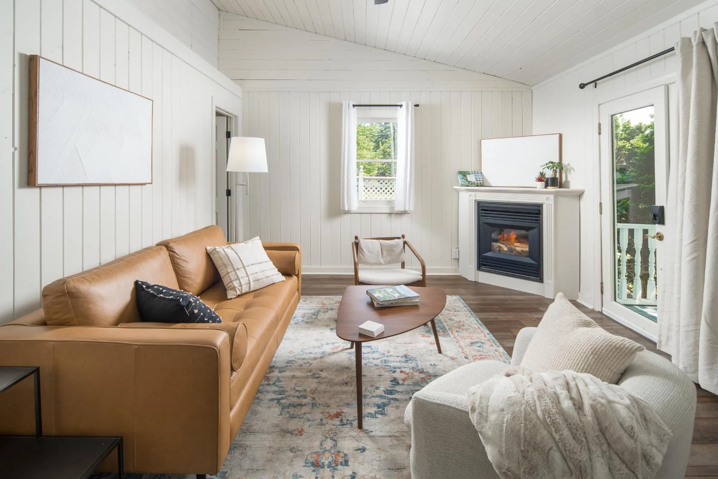 Living room in The Victorian Inn Blowing Rock