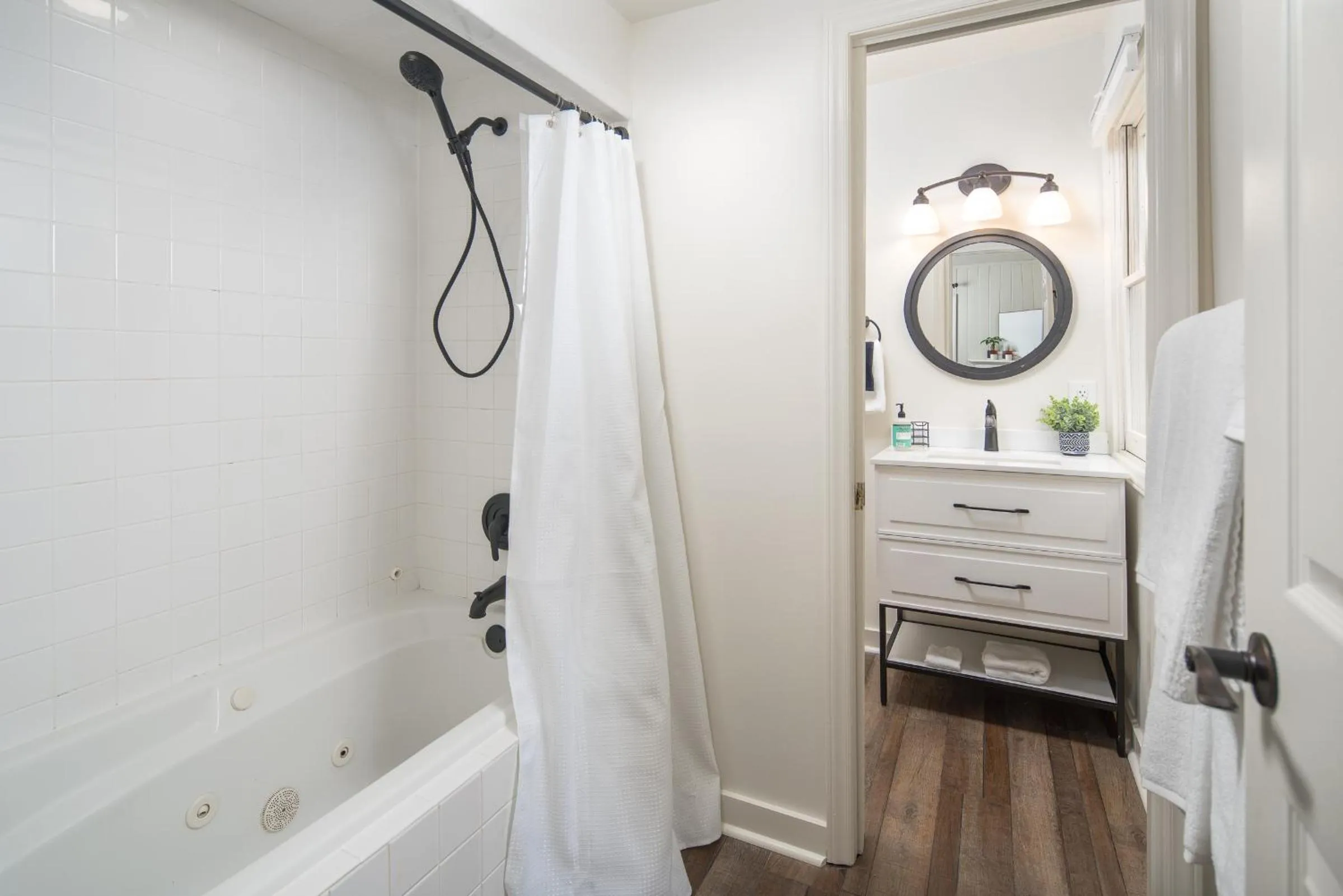 Shower in The Victorian Inn Blowing Rock