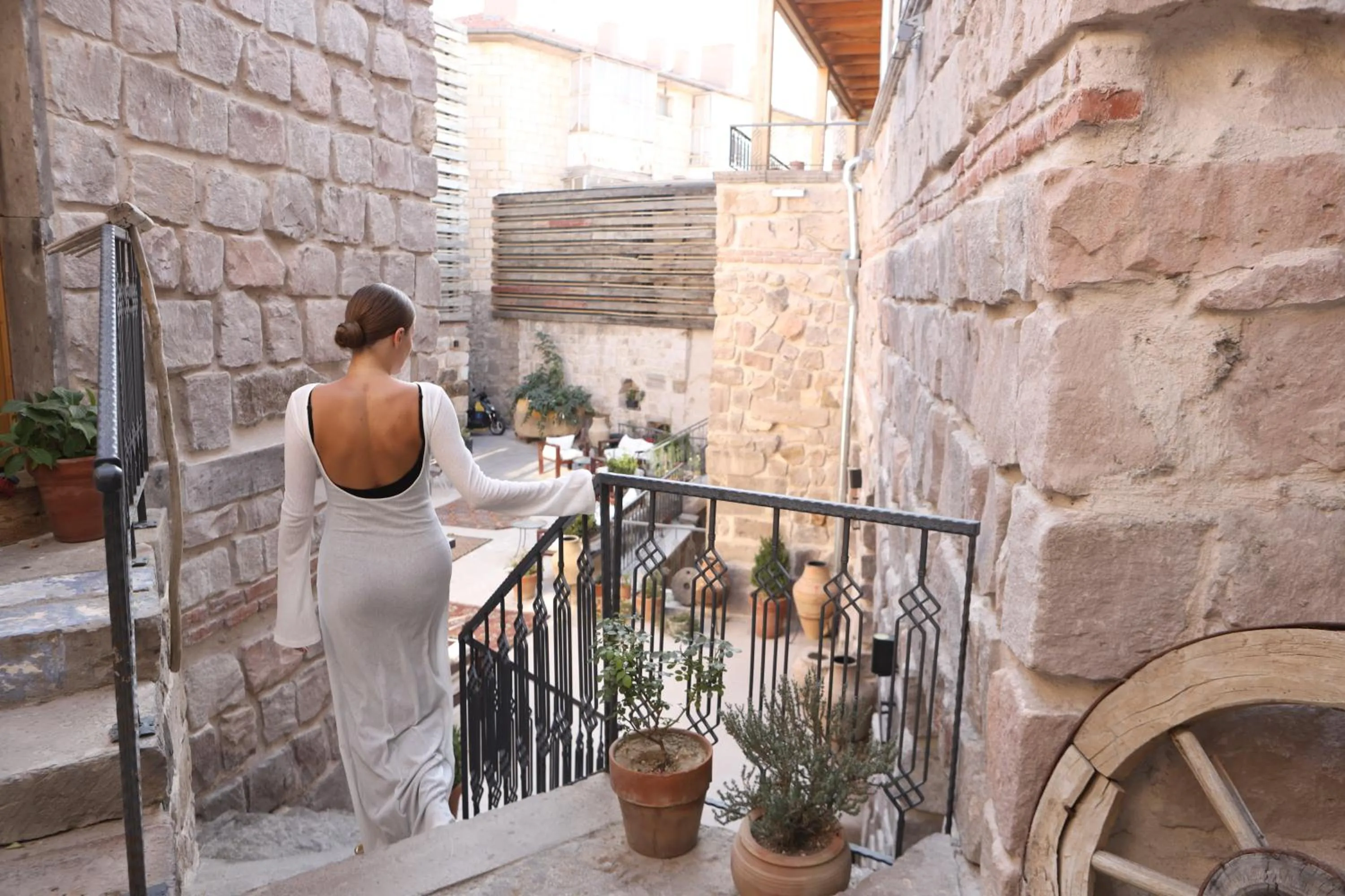 Day in Pinhan Cave Suites