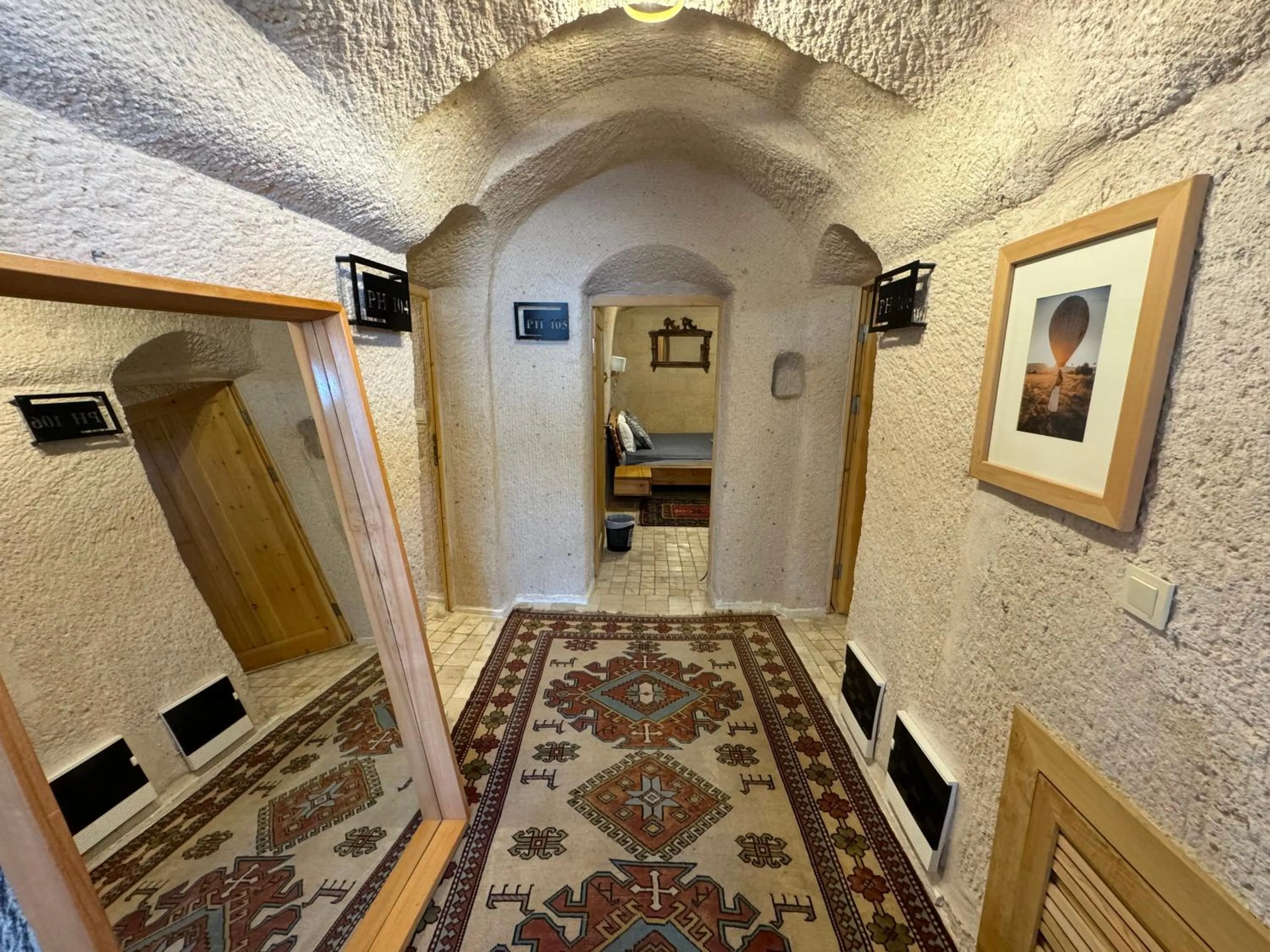 Pinhan Cave Suites