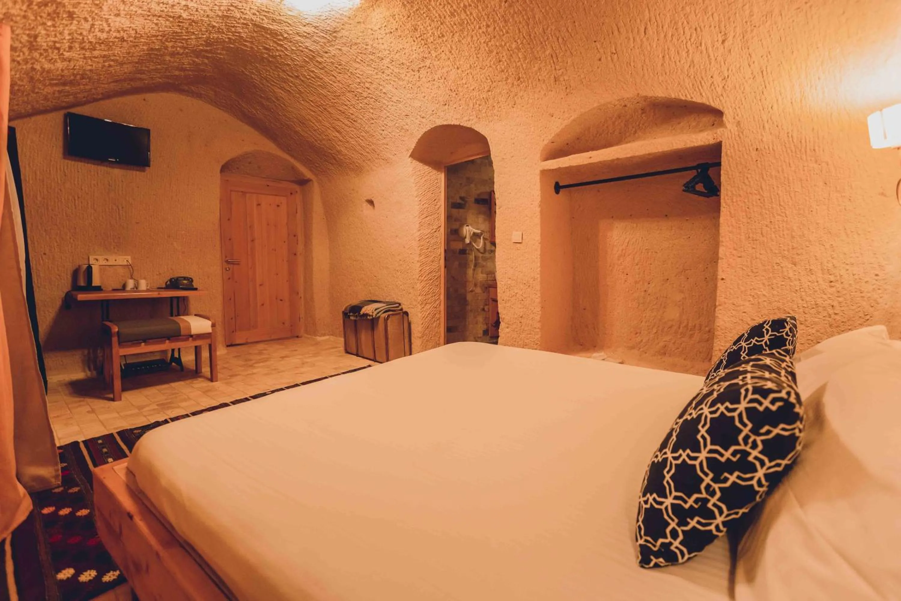 Bed in Pinhan Cave Suites