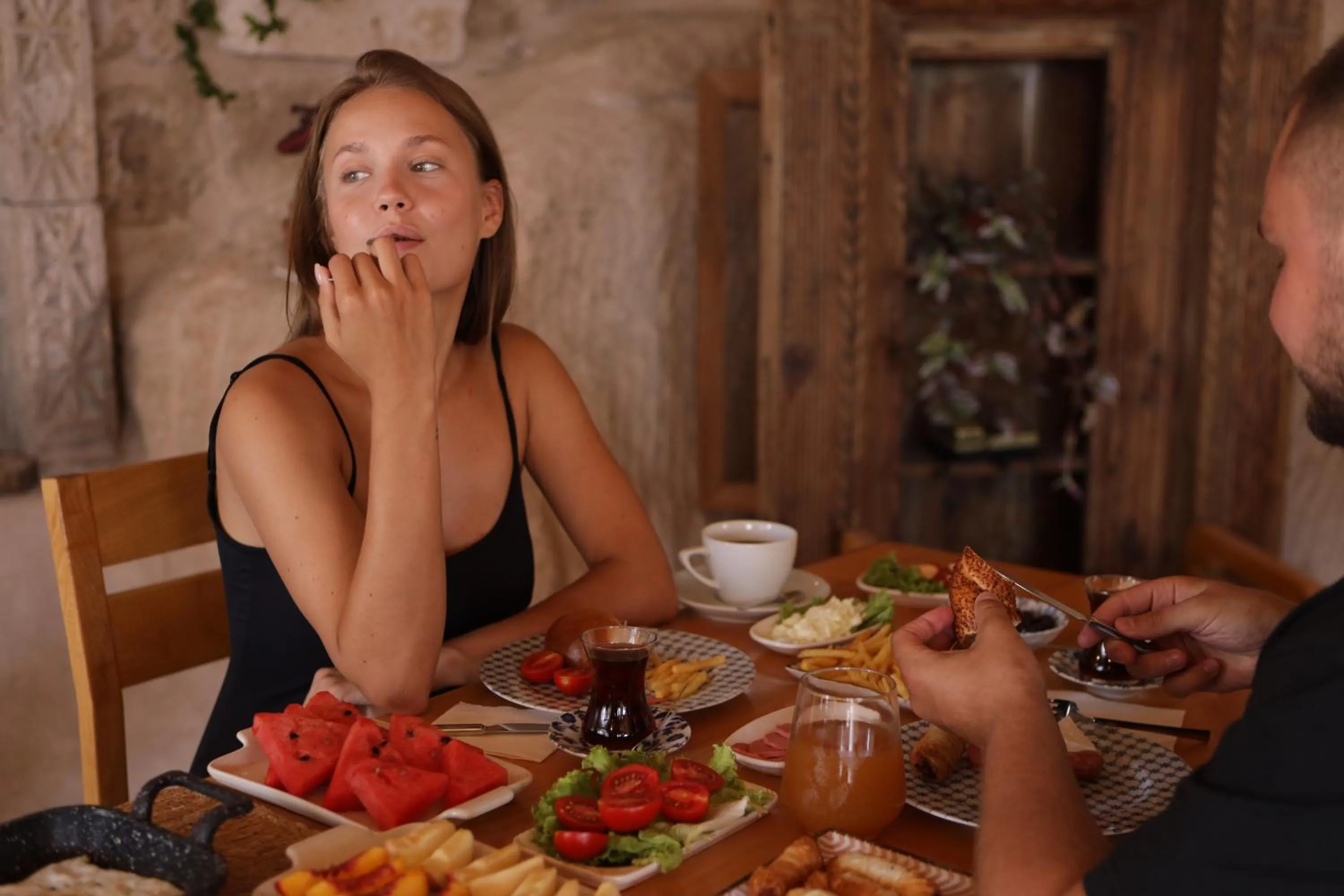 Restaurant/places to eat in Pinhan Cave Suites