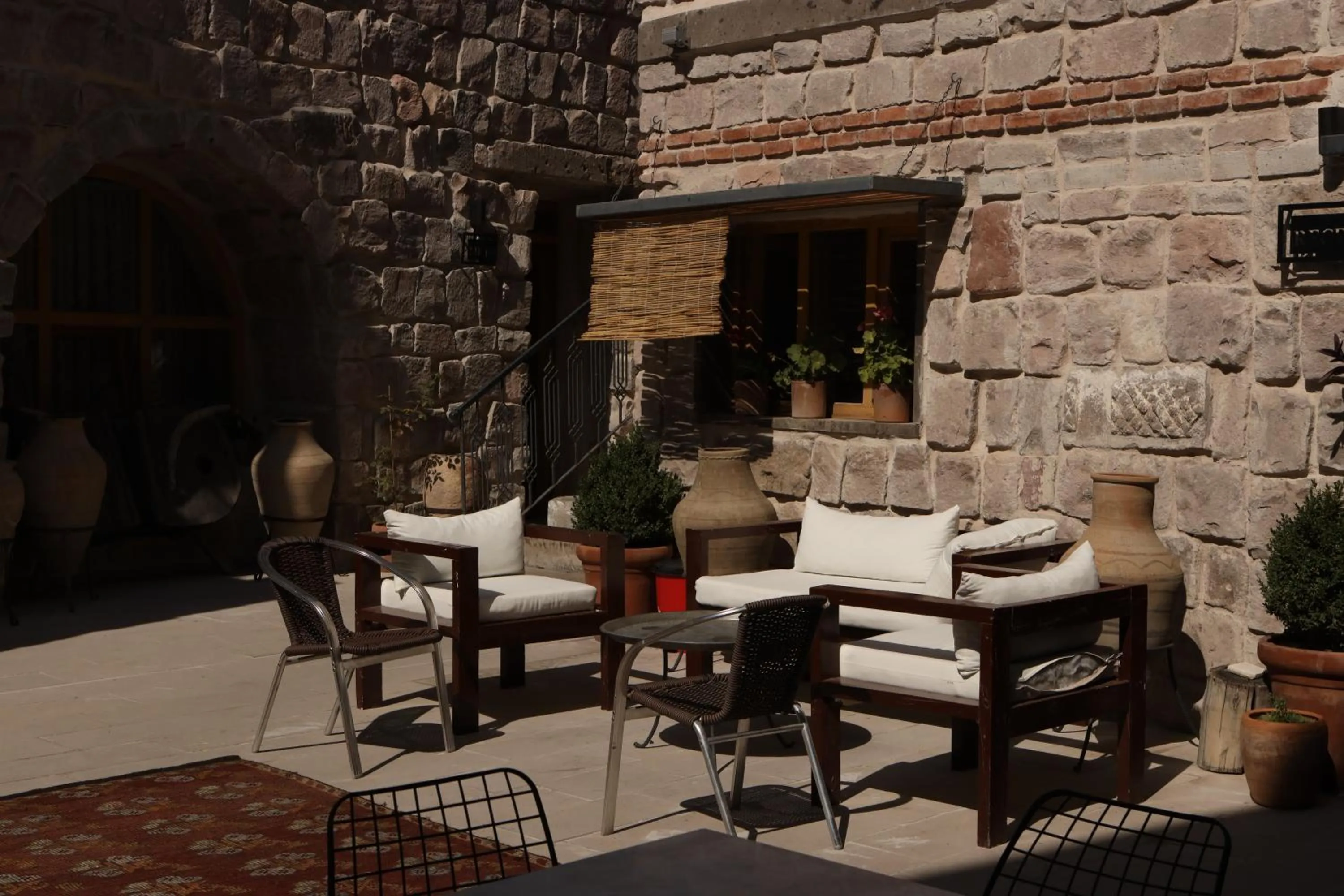 Patio in Pinhan Cave Suites