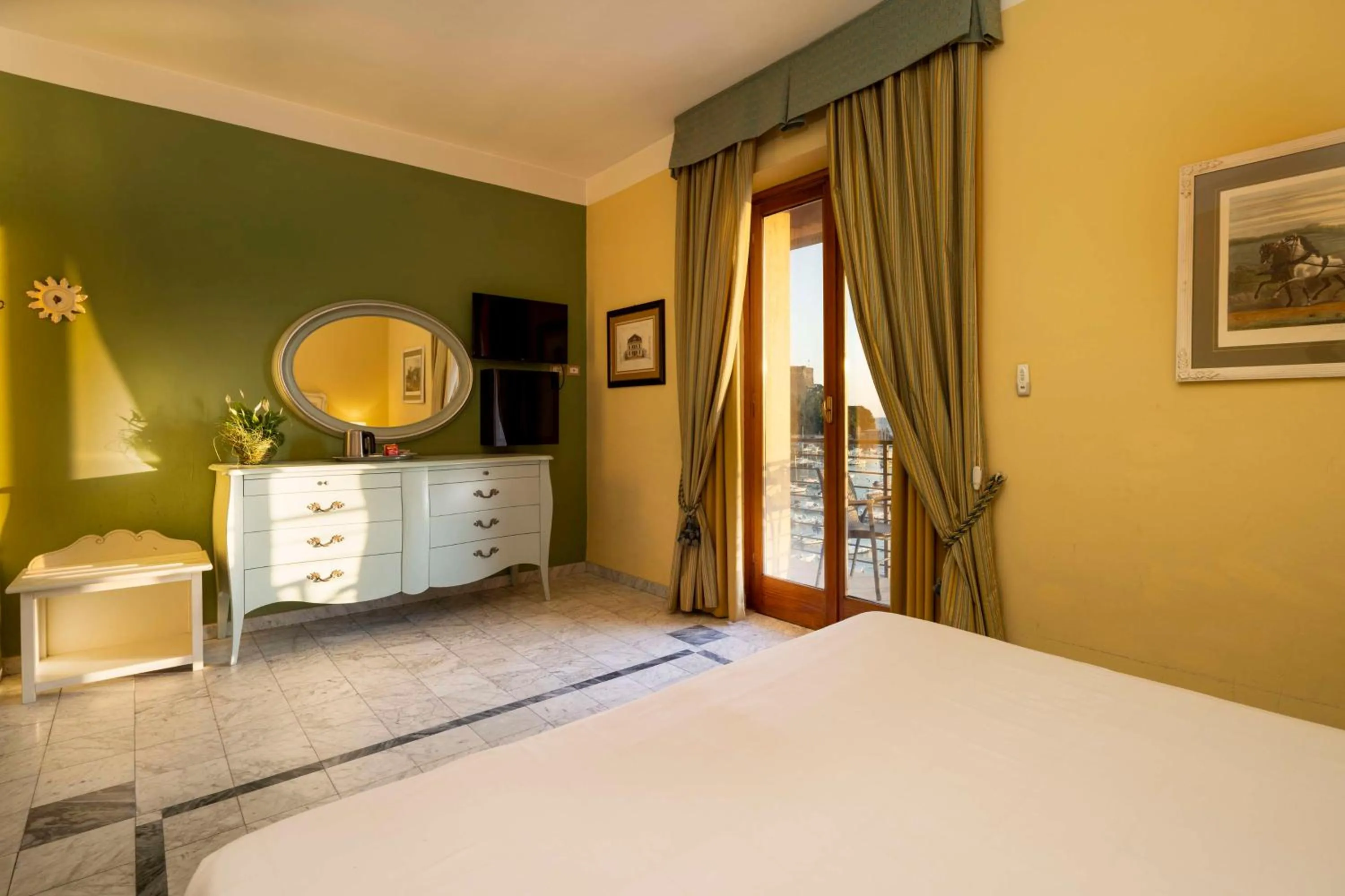 Bedroom, Bed in Hotel Shelley e delle Palme, BW Signature Collection