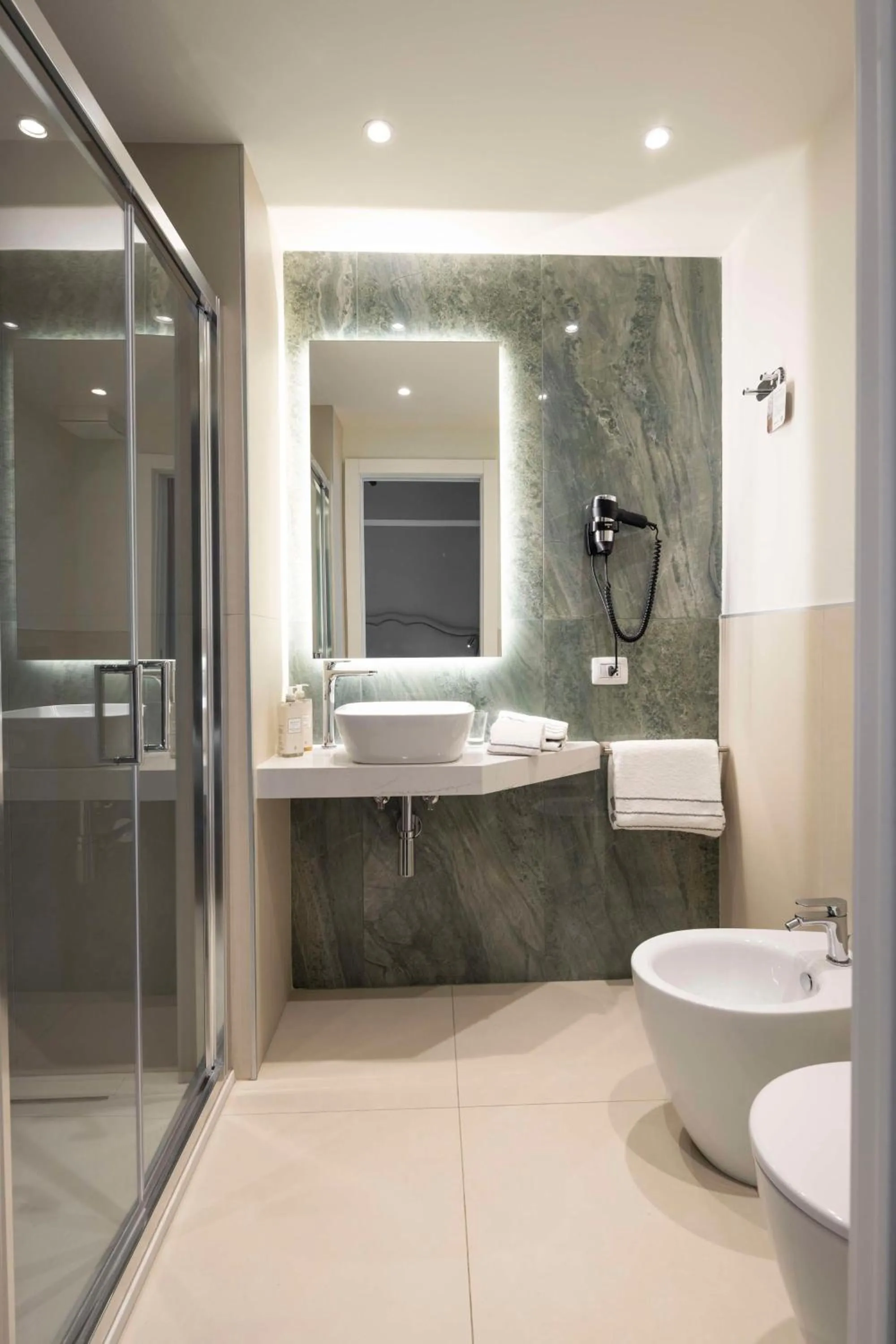 Bathroom in Hotel Shelley e delle Palme, BW Signature Collection