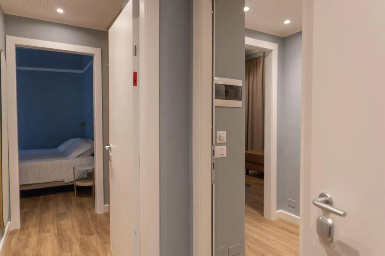 Two-Bedroom Family Room with Two Queen Beds and One Single Bed in Hotel Shelley e delle Palme, BW Signature Collection