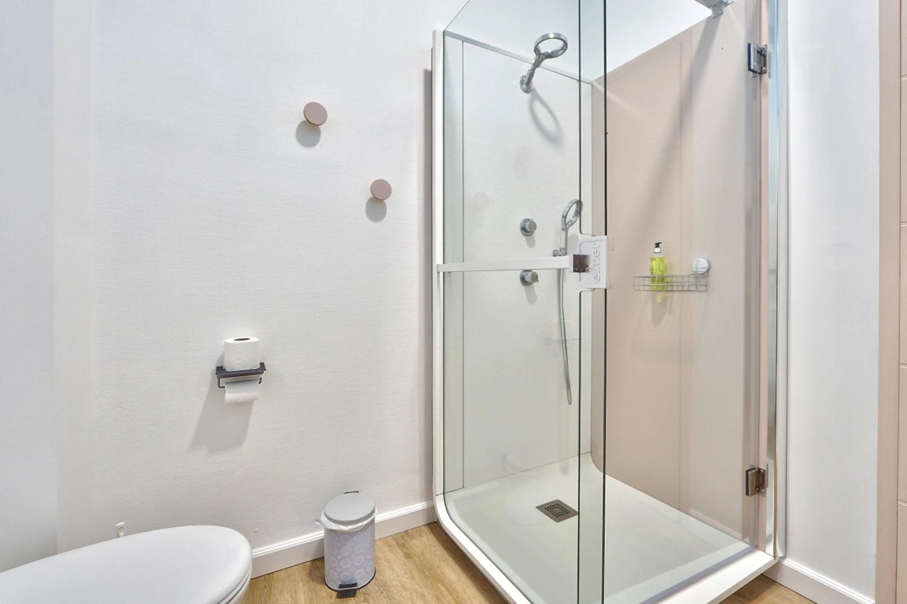 Shower in Auberge Ti'gousket