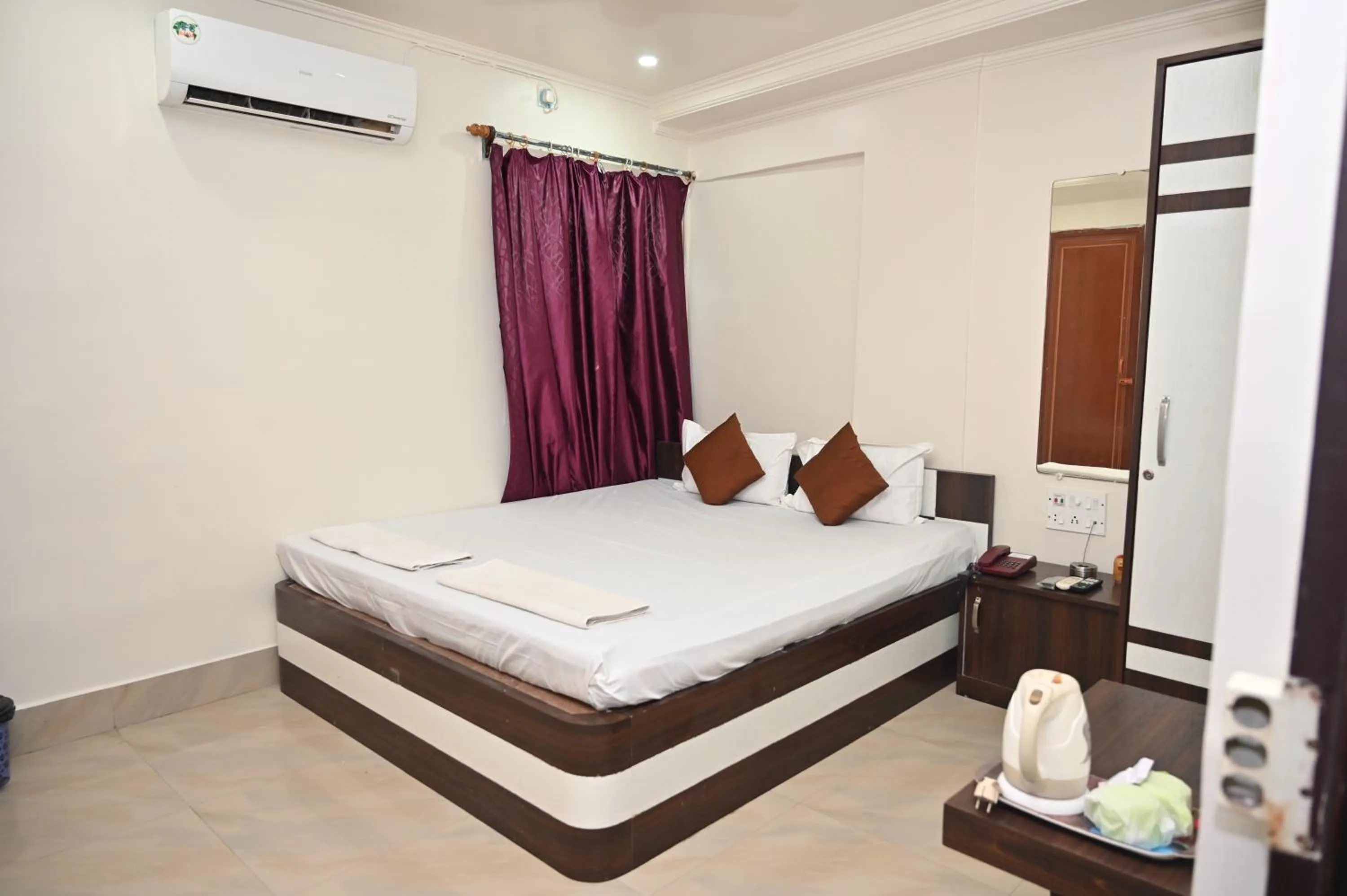 Bed in HOTEL GITANJALI