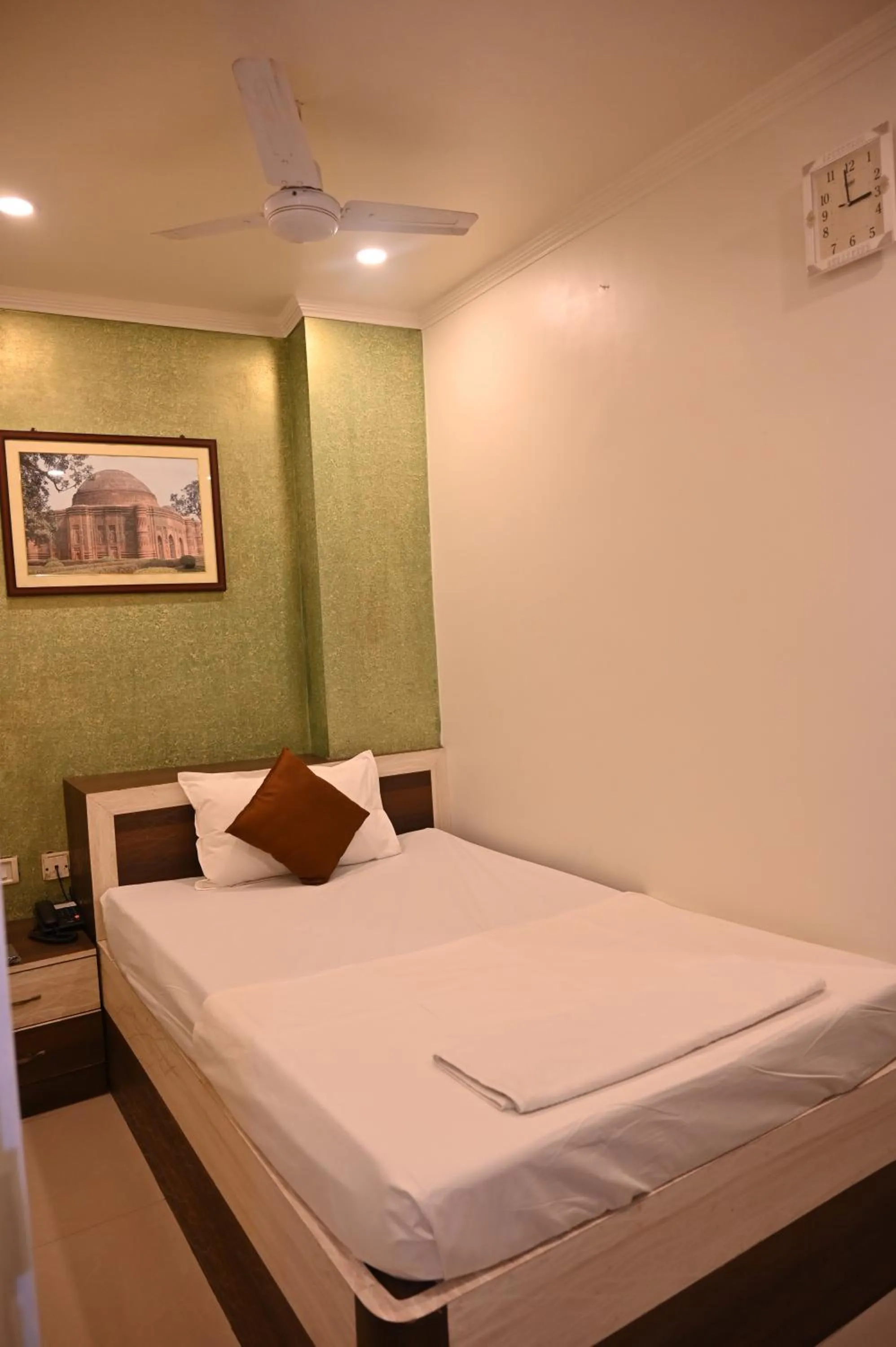 air conditioner, Bed in HOTEL GITANJALI