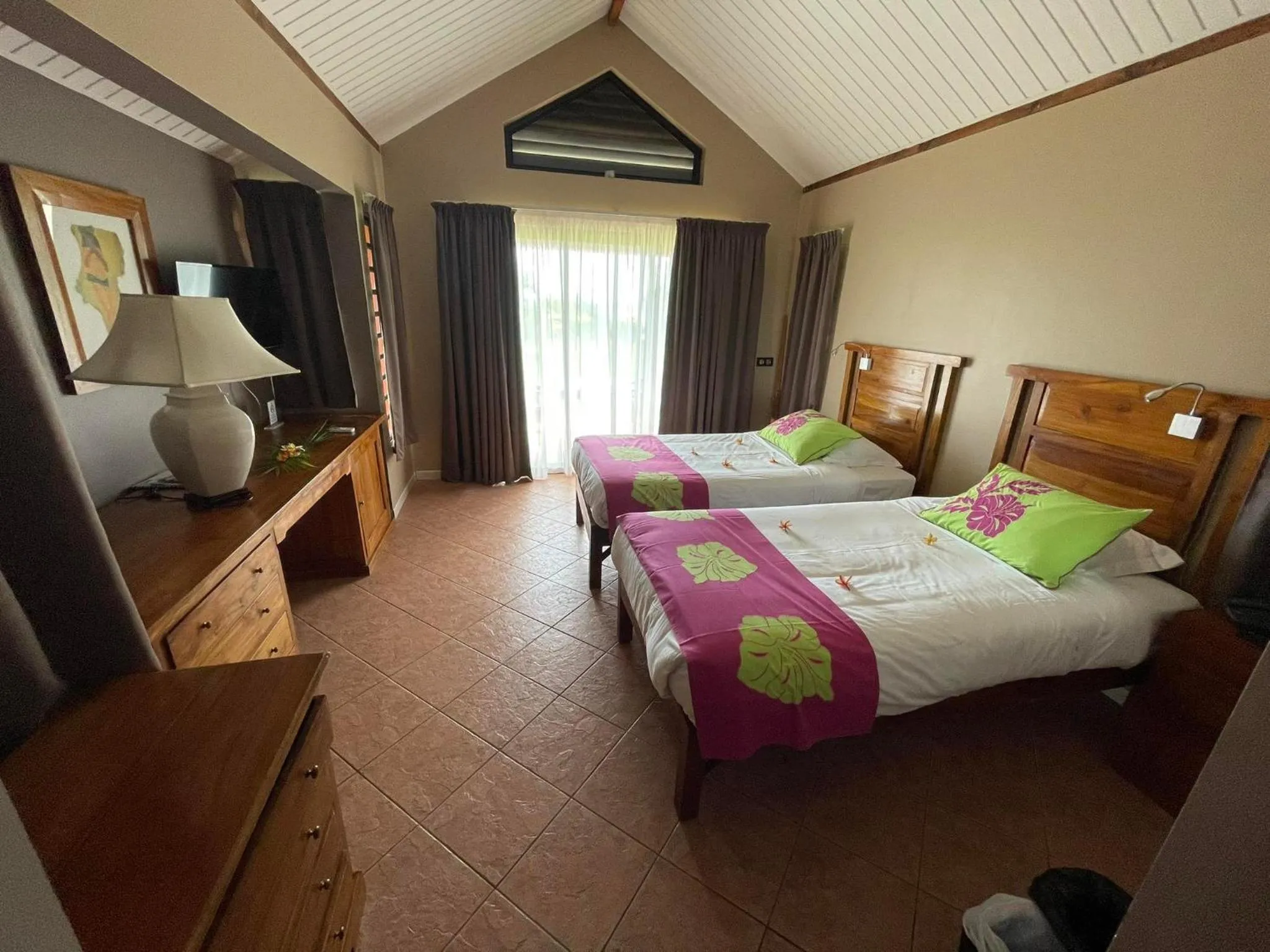 Bedroom, Bed in Tiki Hôtel - Hôtel d'application du Lycée de Tahiti