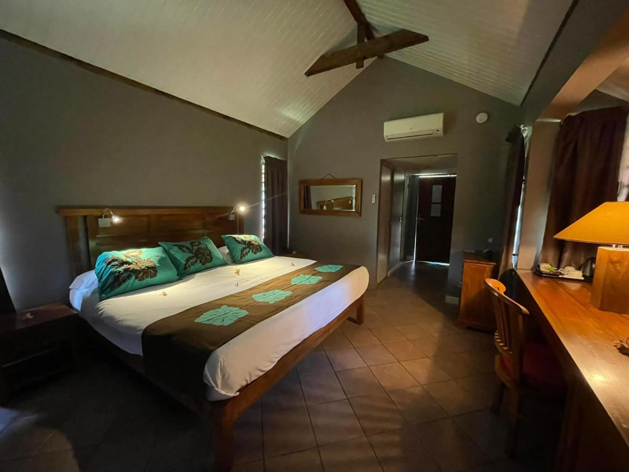 Photo of the whole room, Bed in Tiki Hôtel - Hôtel d'application du Lycée de Tahiti