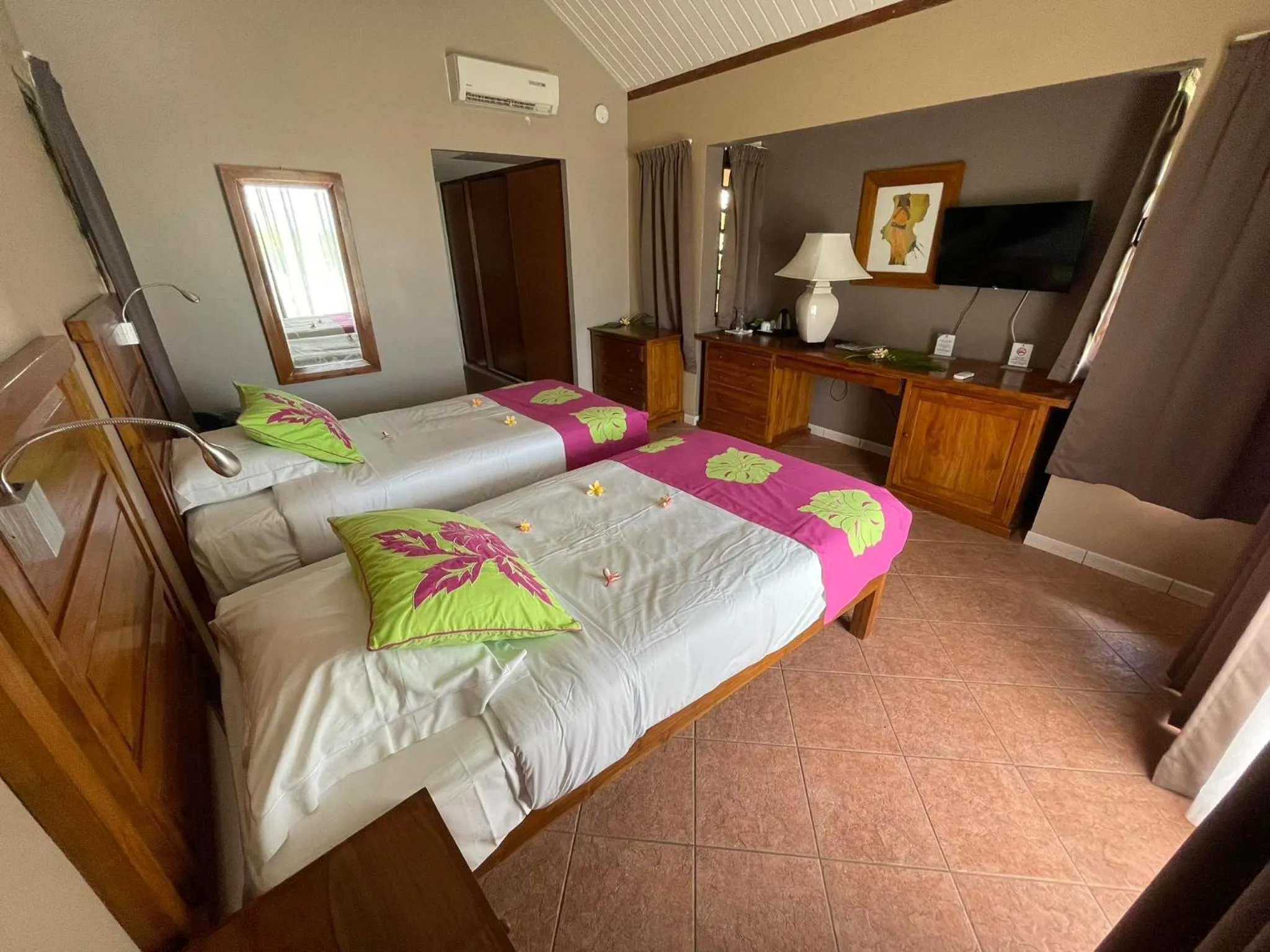 Bedroom, Bed in Tiki Hôtel - Hôtel d'application du Lycée de Tahiti