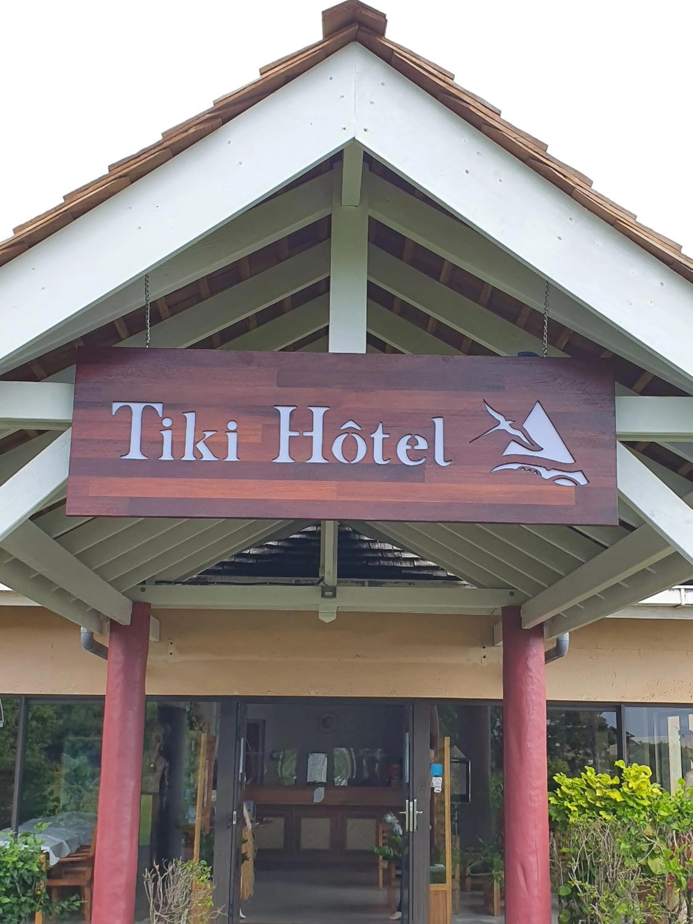 Facade/entrance in Tiki Hôtel - Hôtel d'application du Lycée de Tahiti