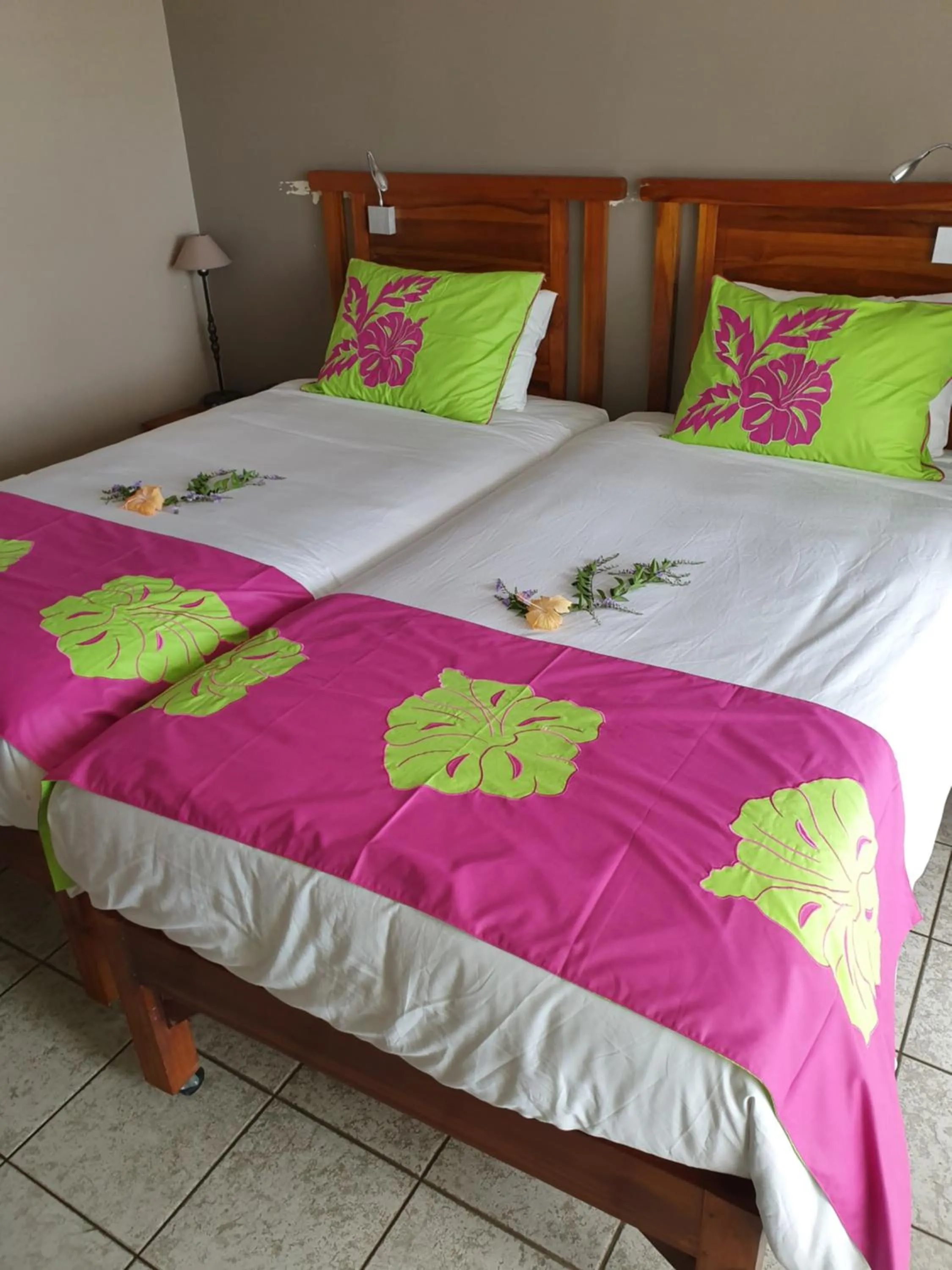 Bed in Tiki Hôtel - Hôtel d'application du Lycée de Tahiti