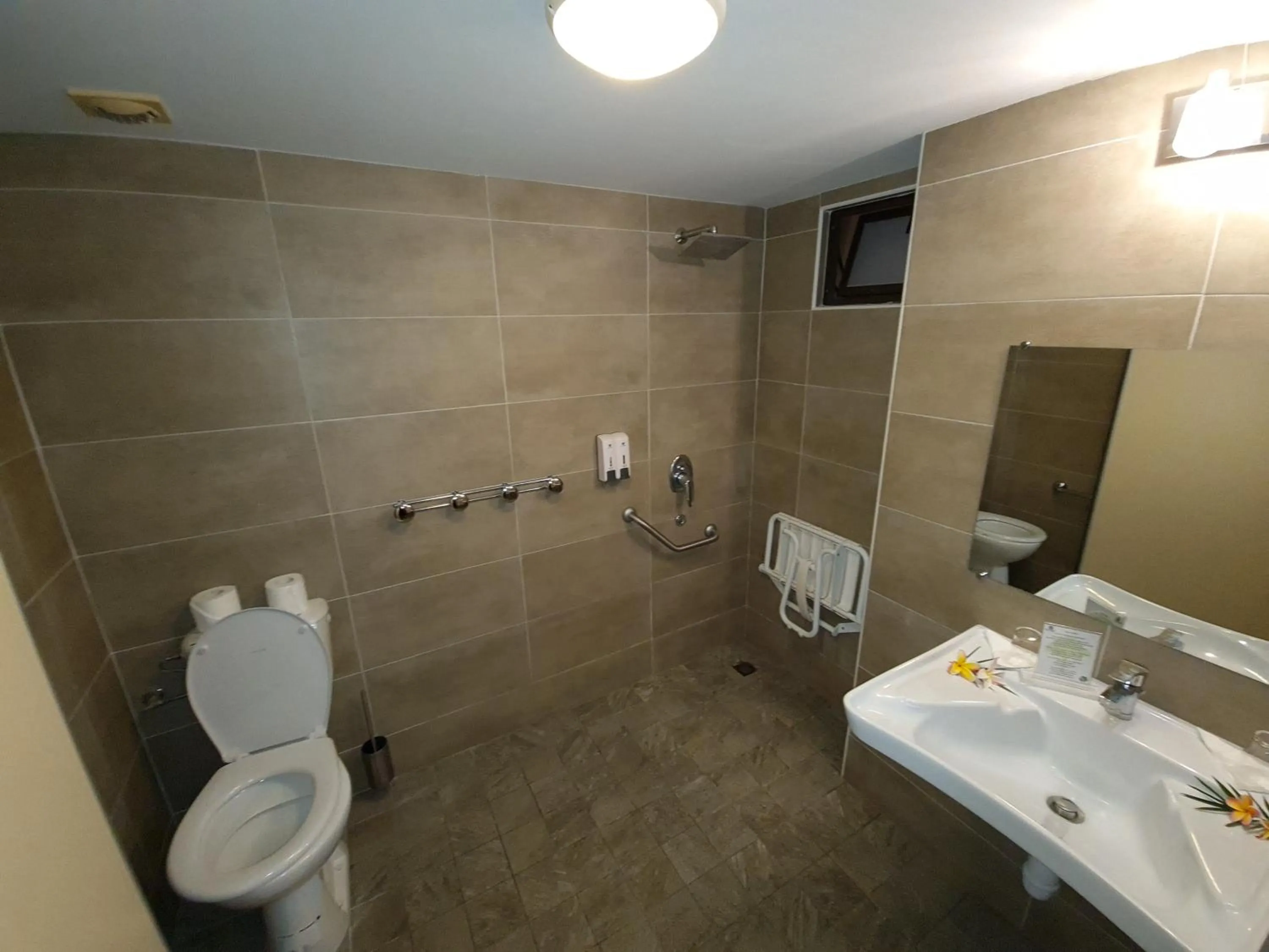 Shower in Tiki Hôtel - Hôtel d'application du Lycée de Tahiti